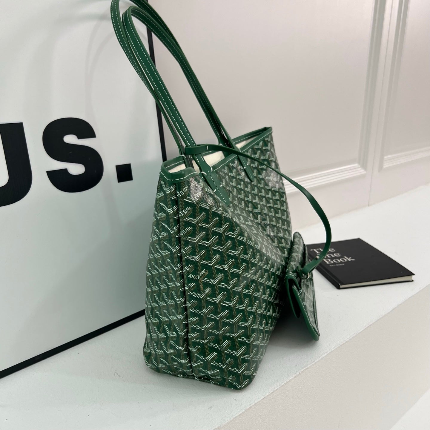 Classic large-capacity tote bag