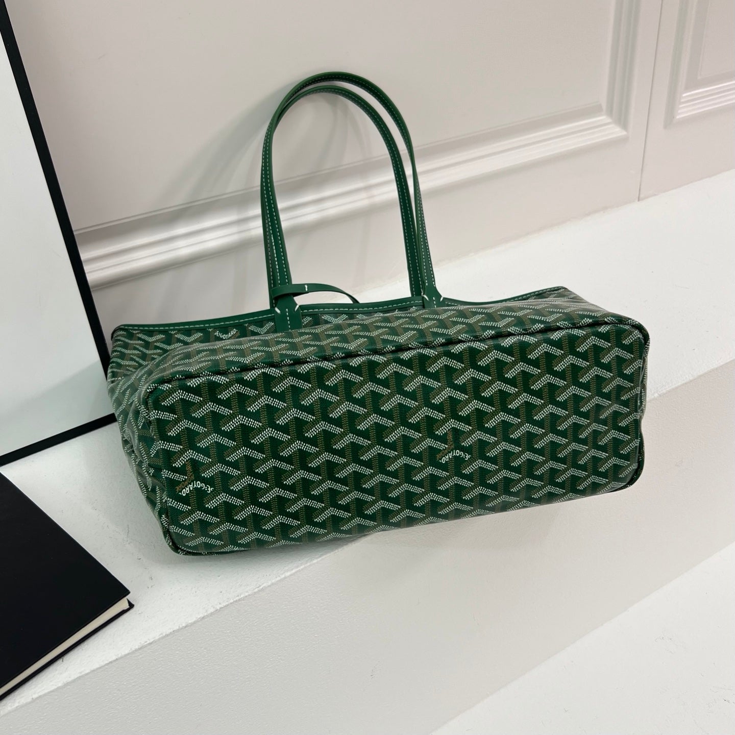 Classic large-capacity tote bag