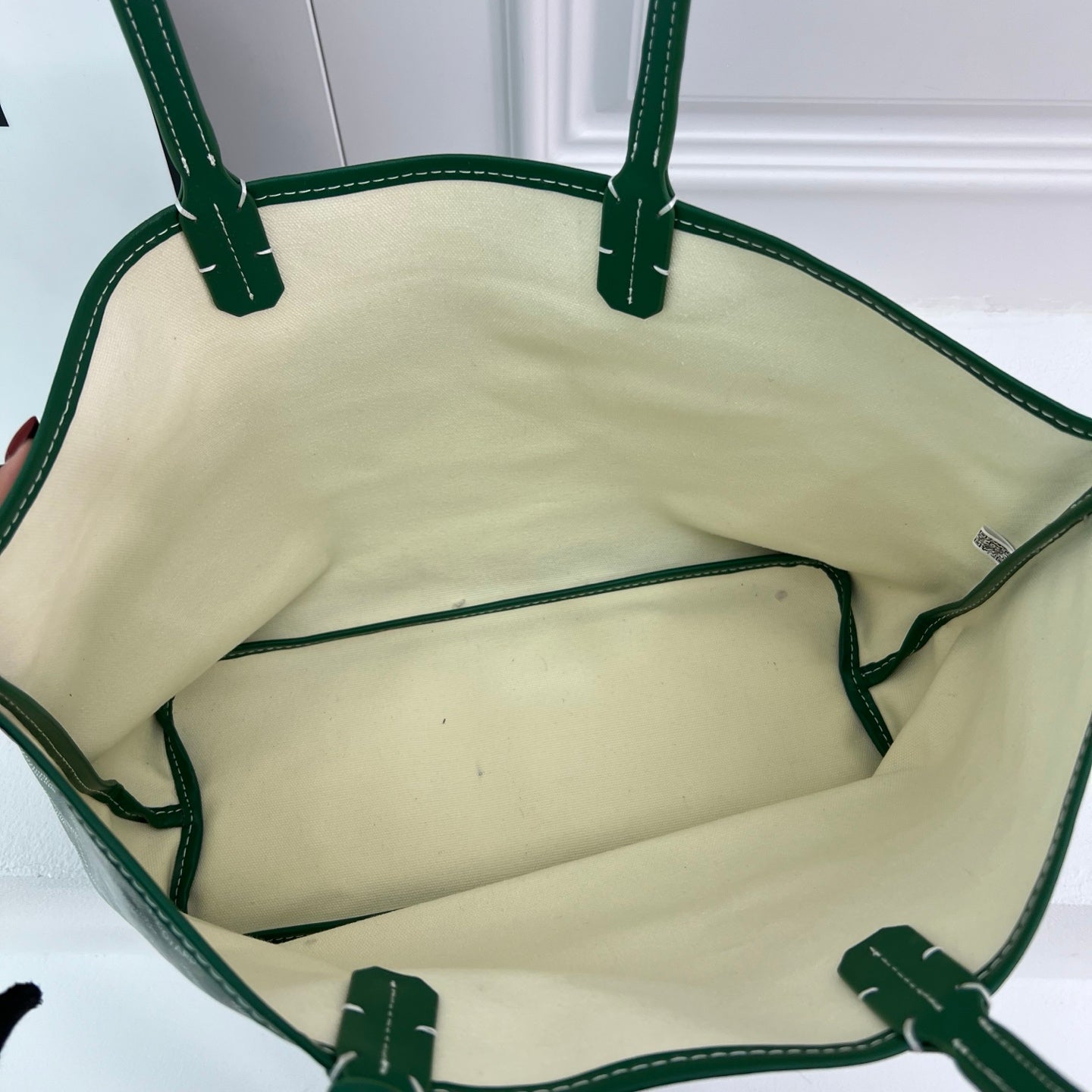 Classic large-capacity tote bag