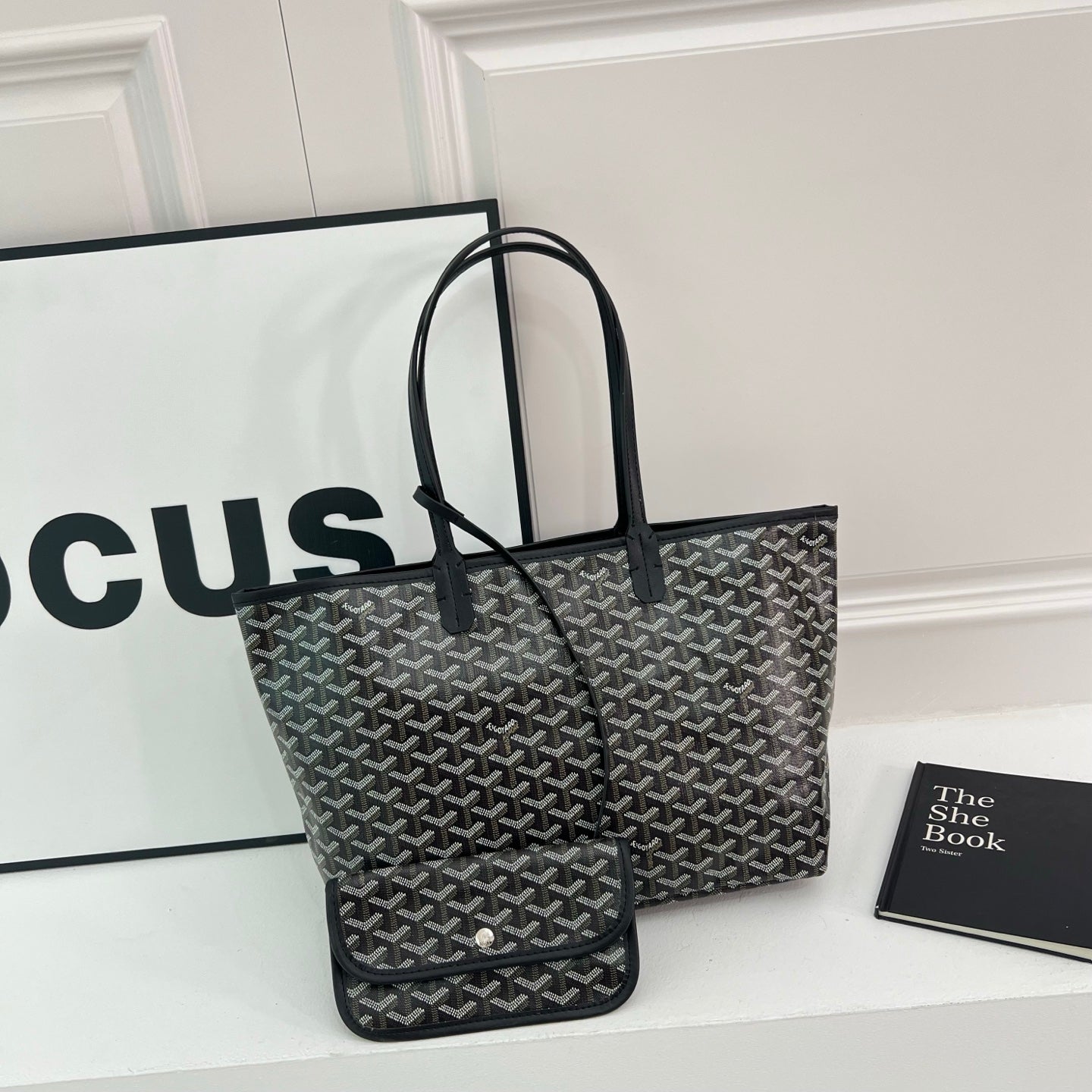 Classic large-capacity tote bag