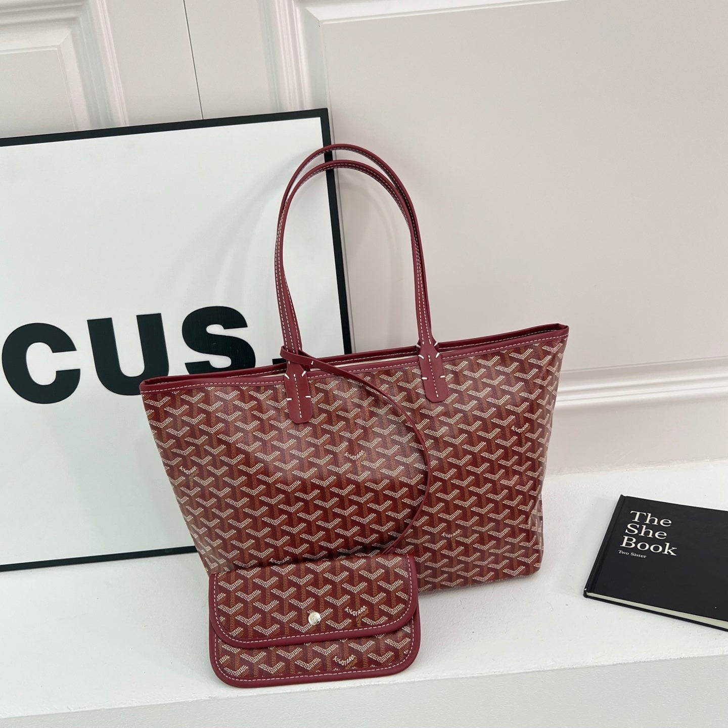 Classic large-capacity tote bag
