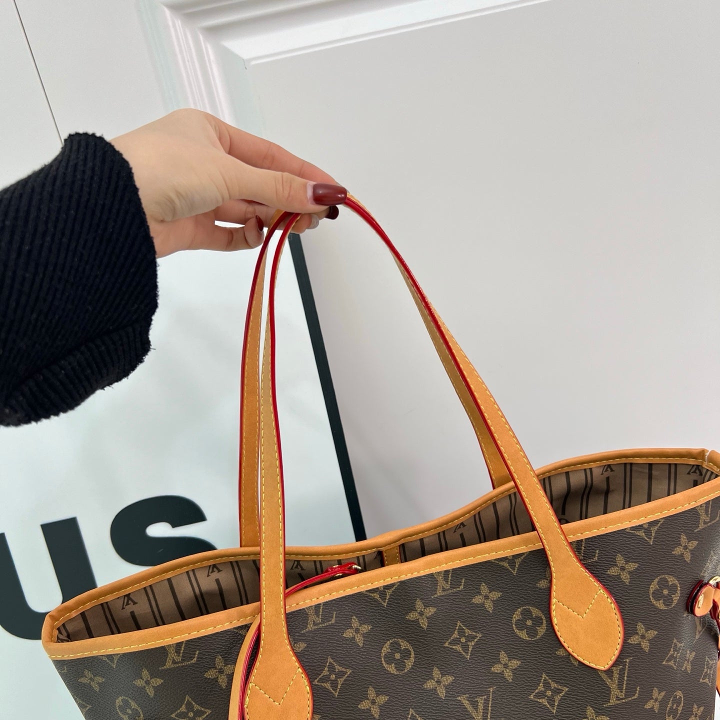 Classic large-capacity tote bag