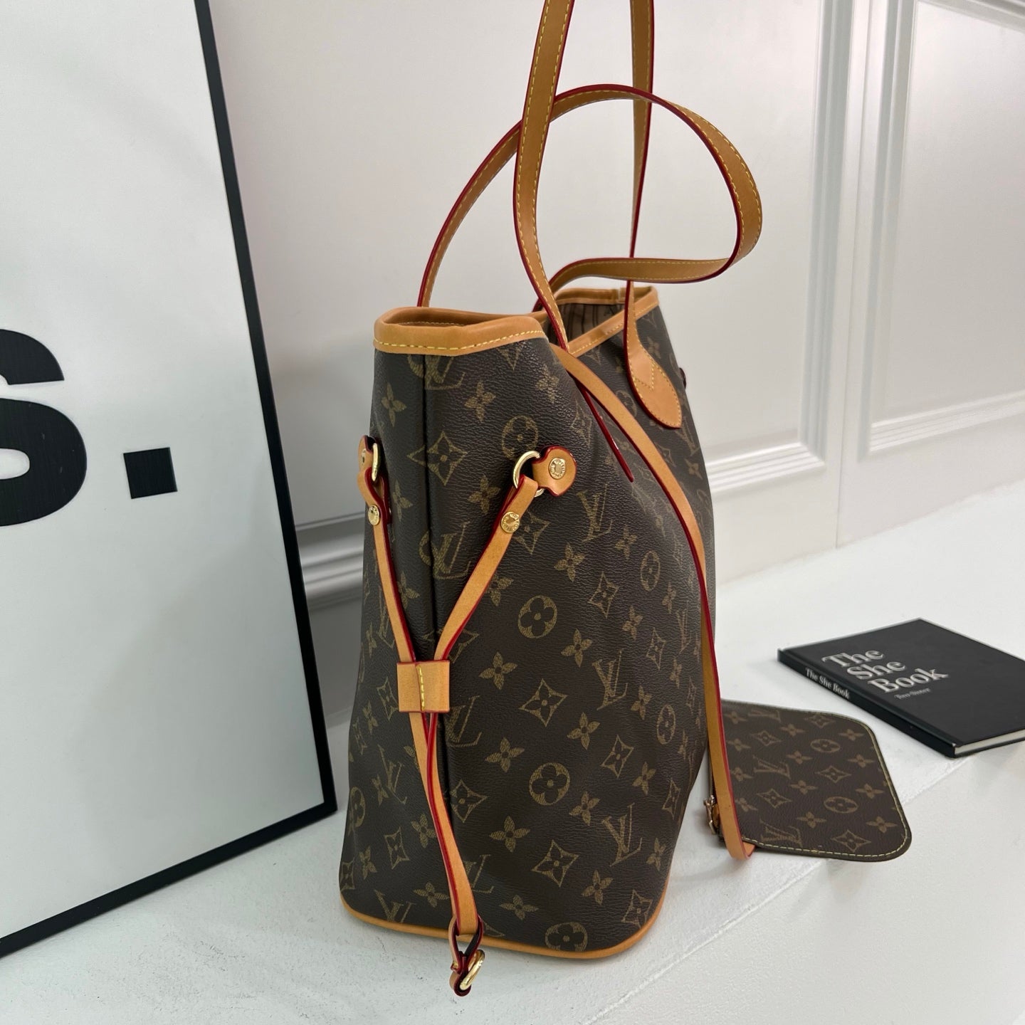 Classic large-capacity tote bag
