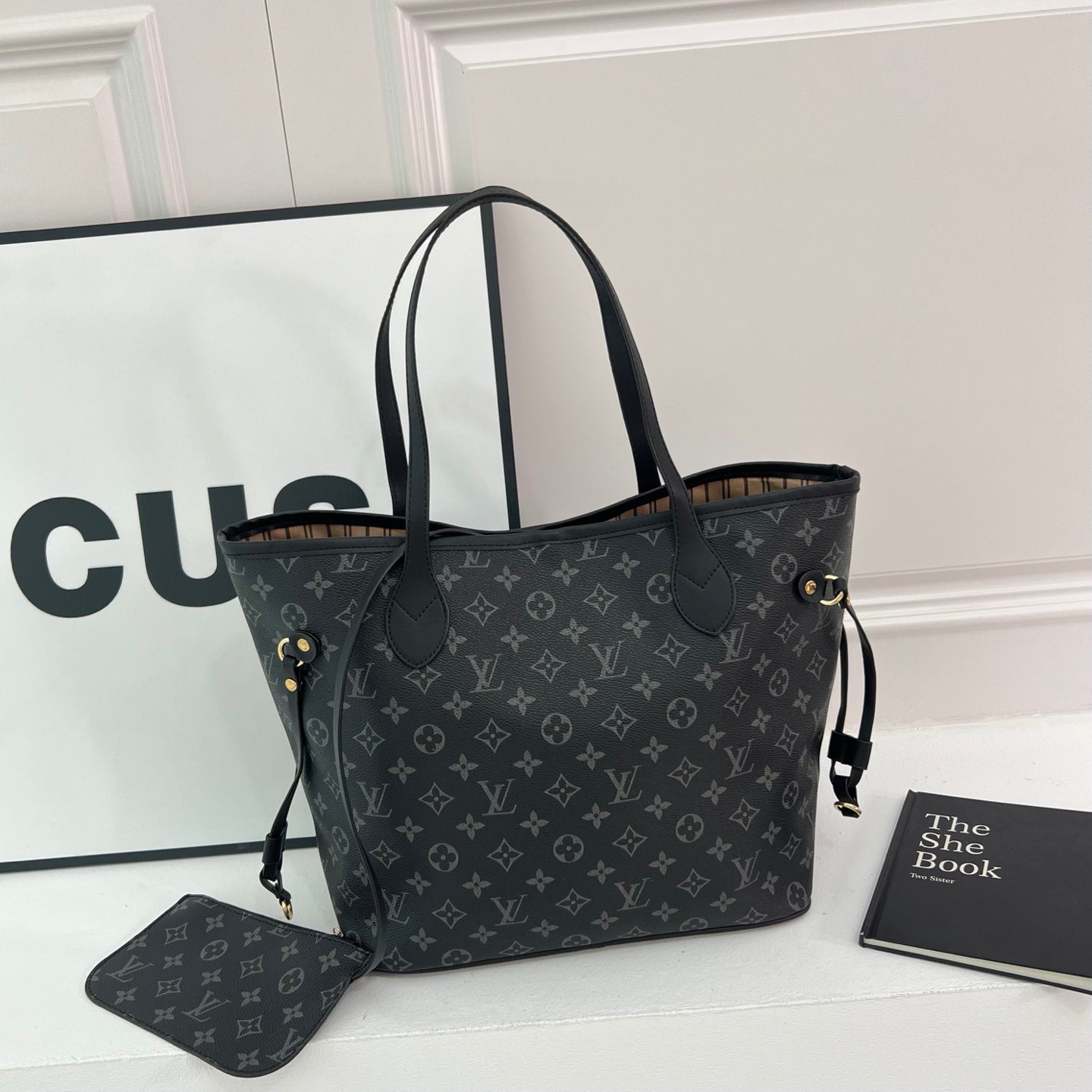 Classic large-capacity tote bag