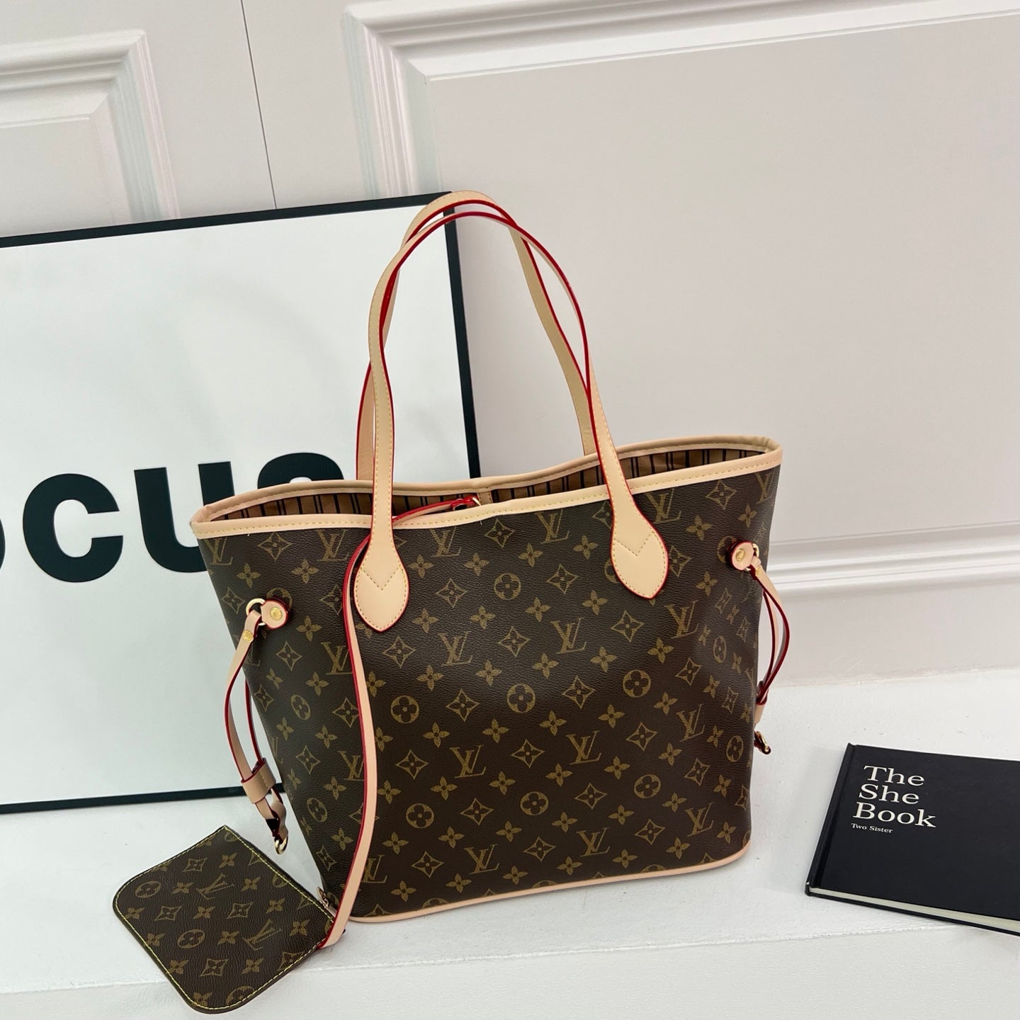 Classic large-capacity tote bag