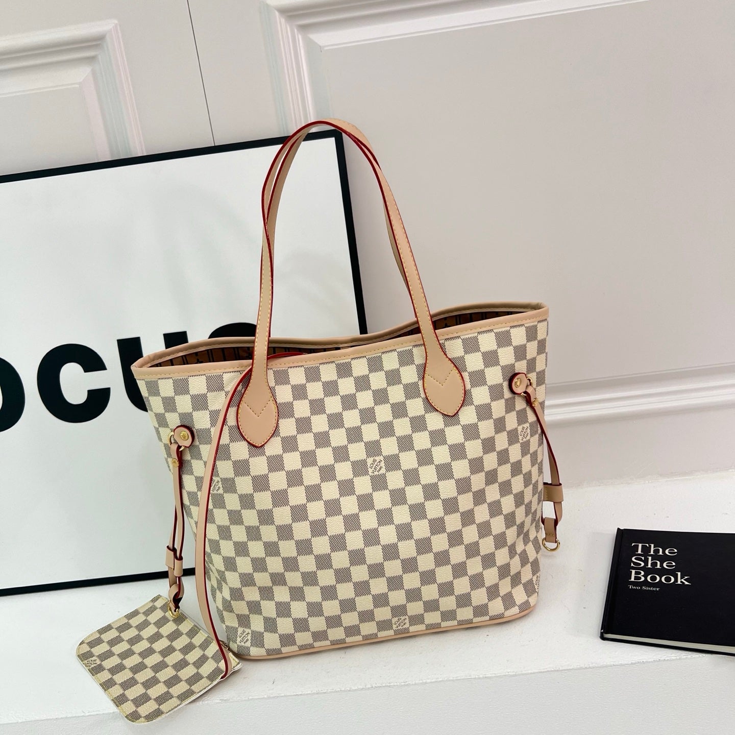 Classic large-capacity tote bag