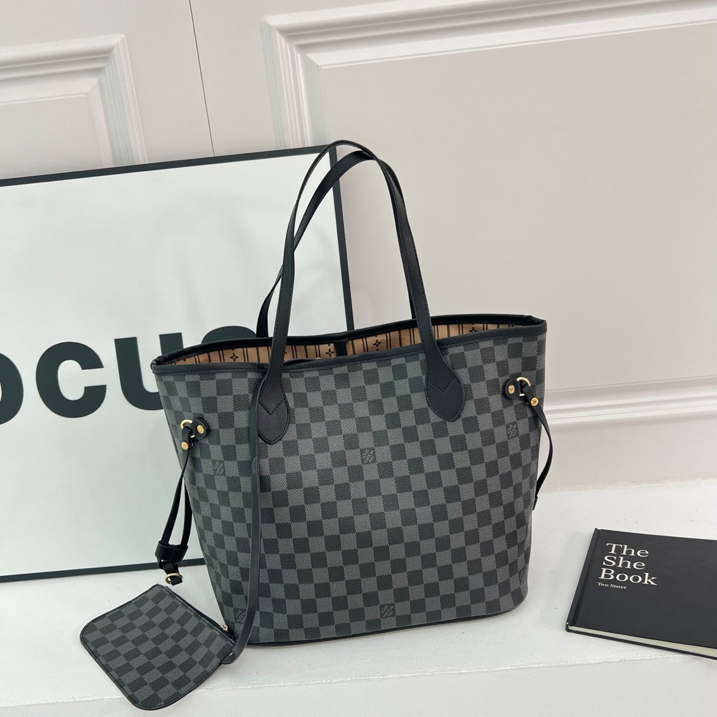 Classic large-capacity tote bag