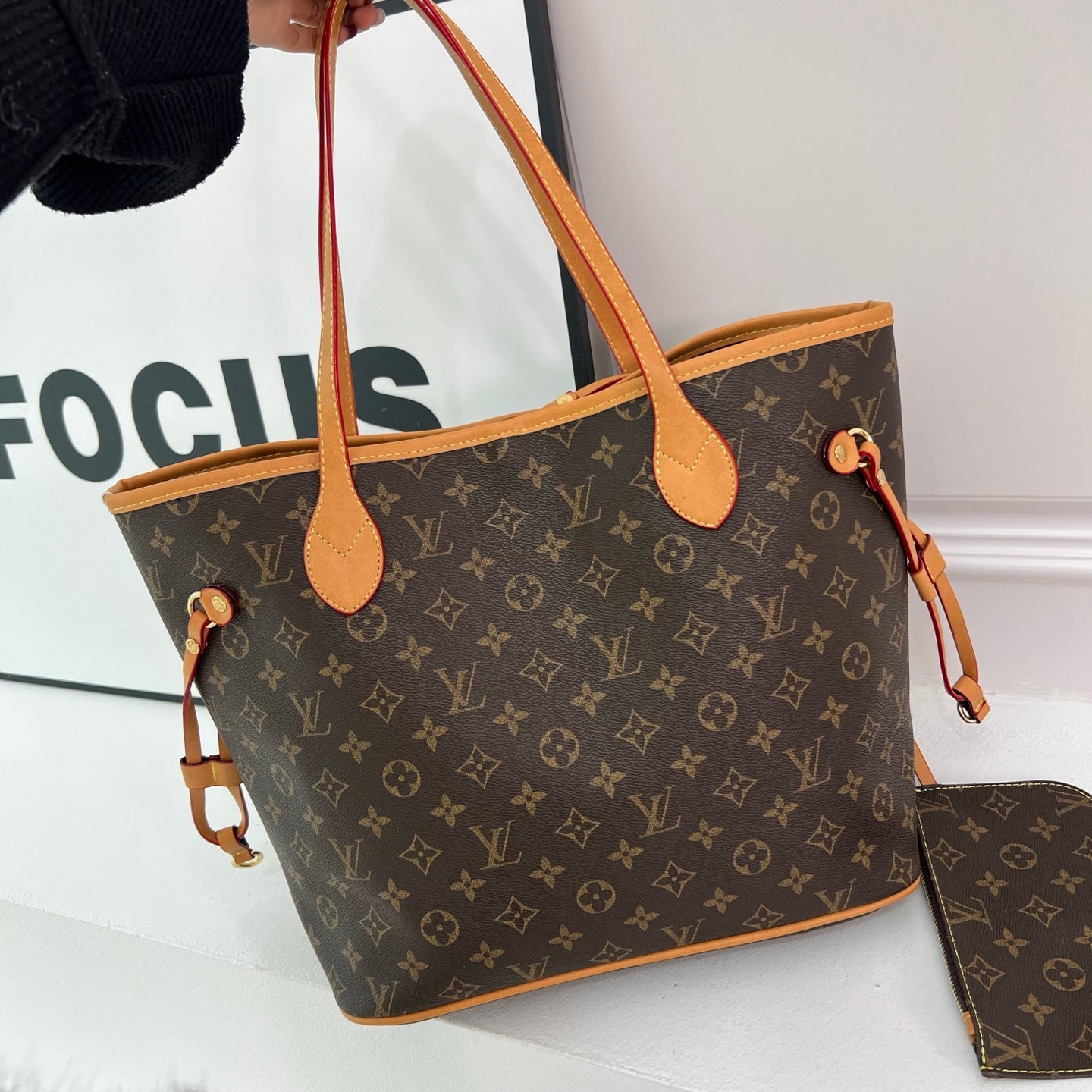 Classic large-capacity tote bag