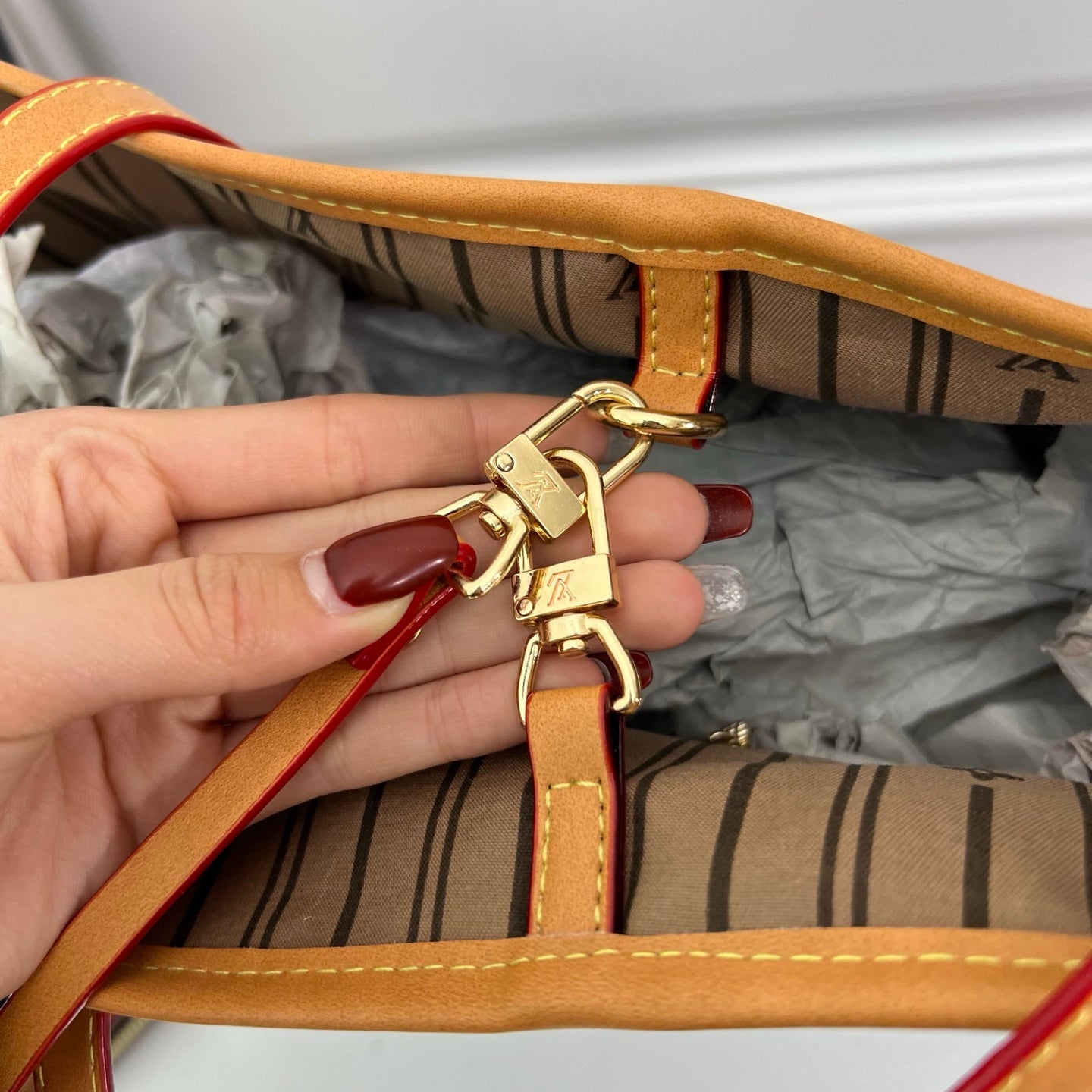 Classic large-capacity tote bag