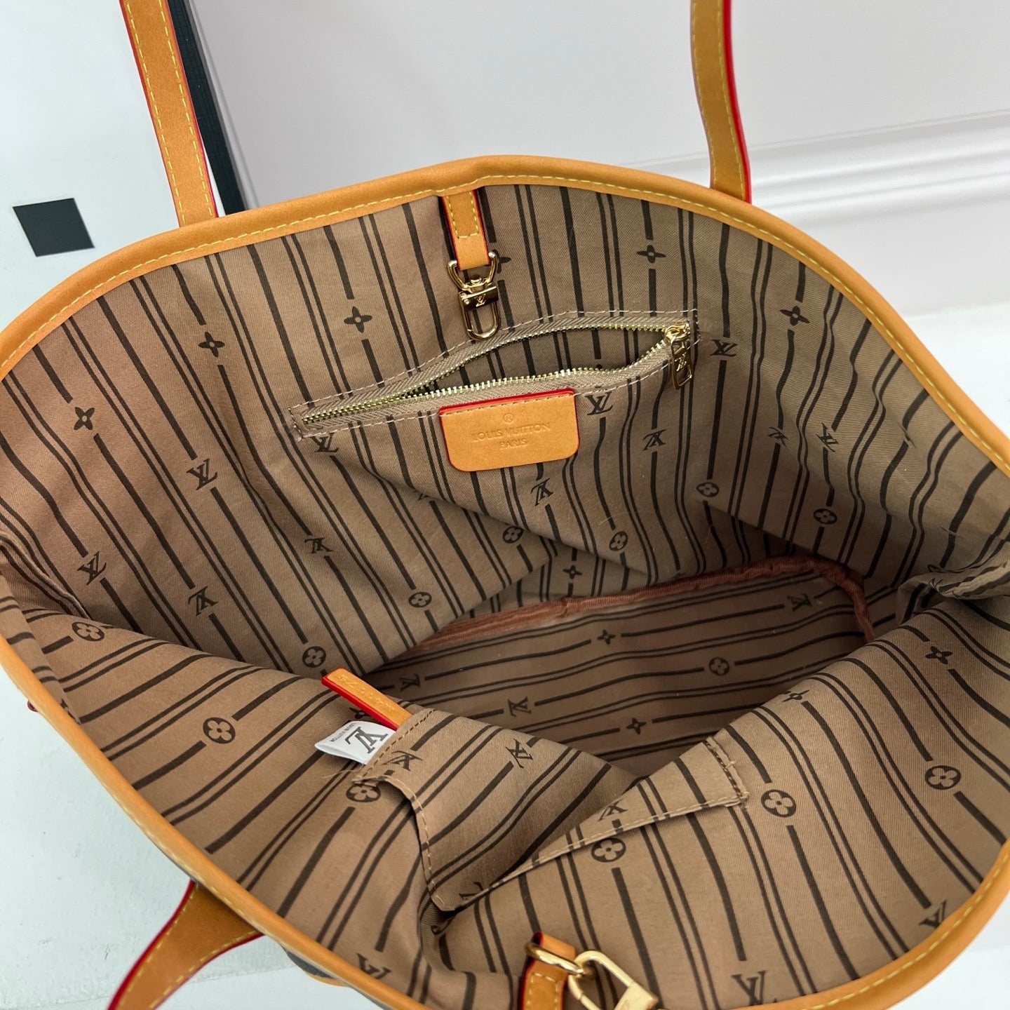 Classic large-capacity tote bag