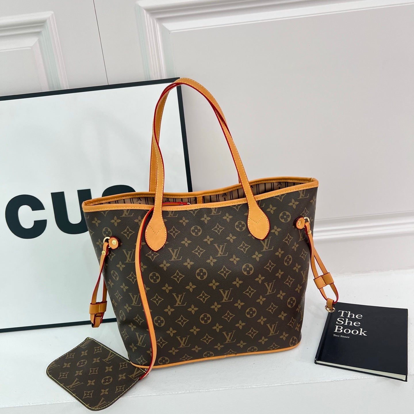 Classic large-capacity tote bag