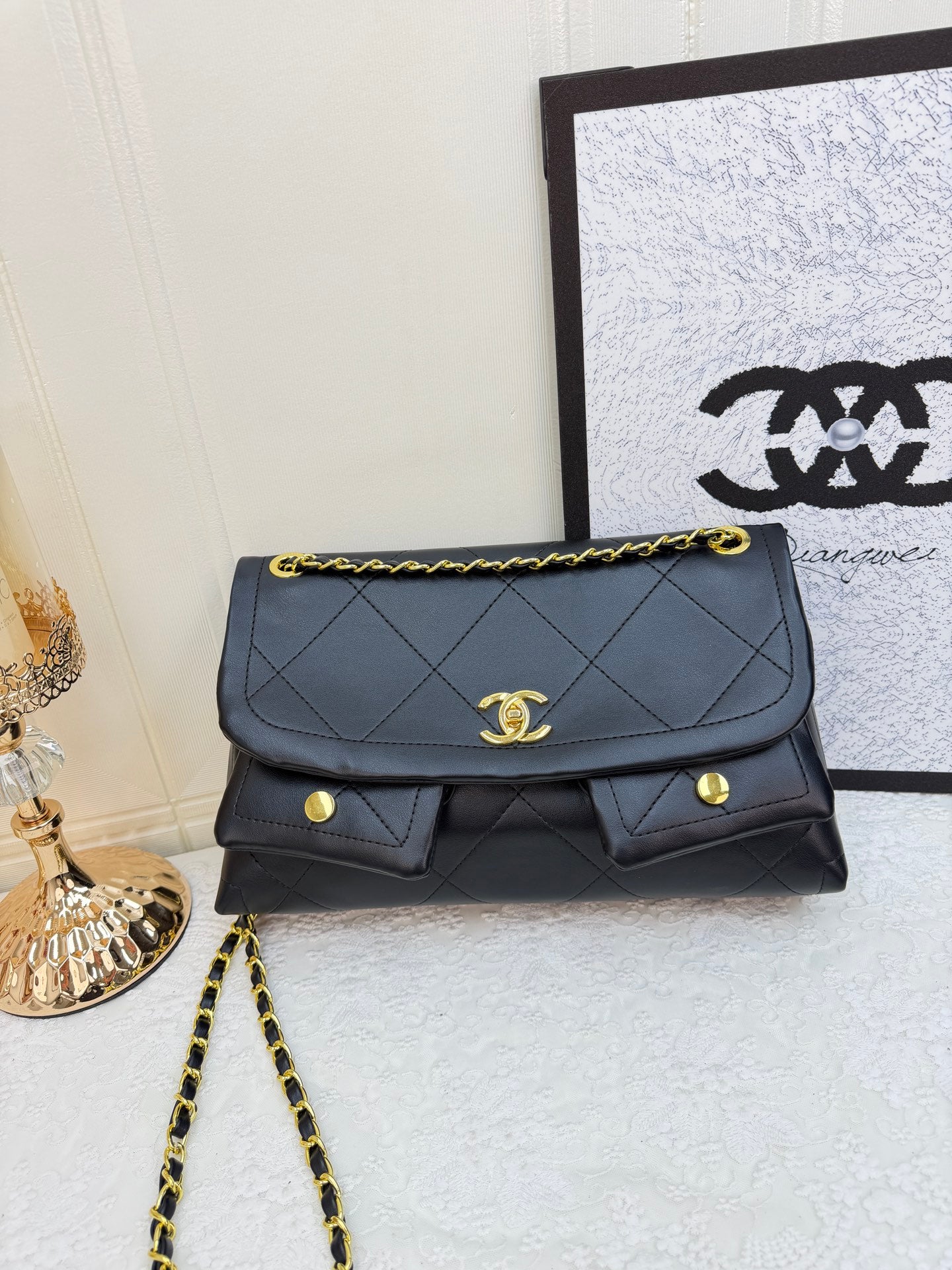 Lambskin quilted chain bag