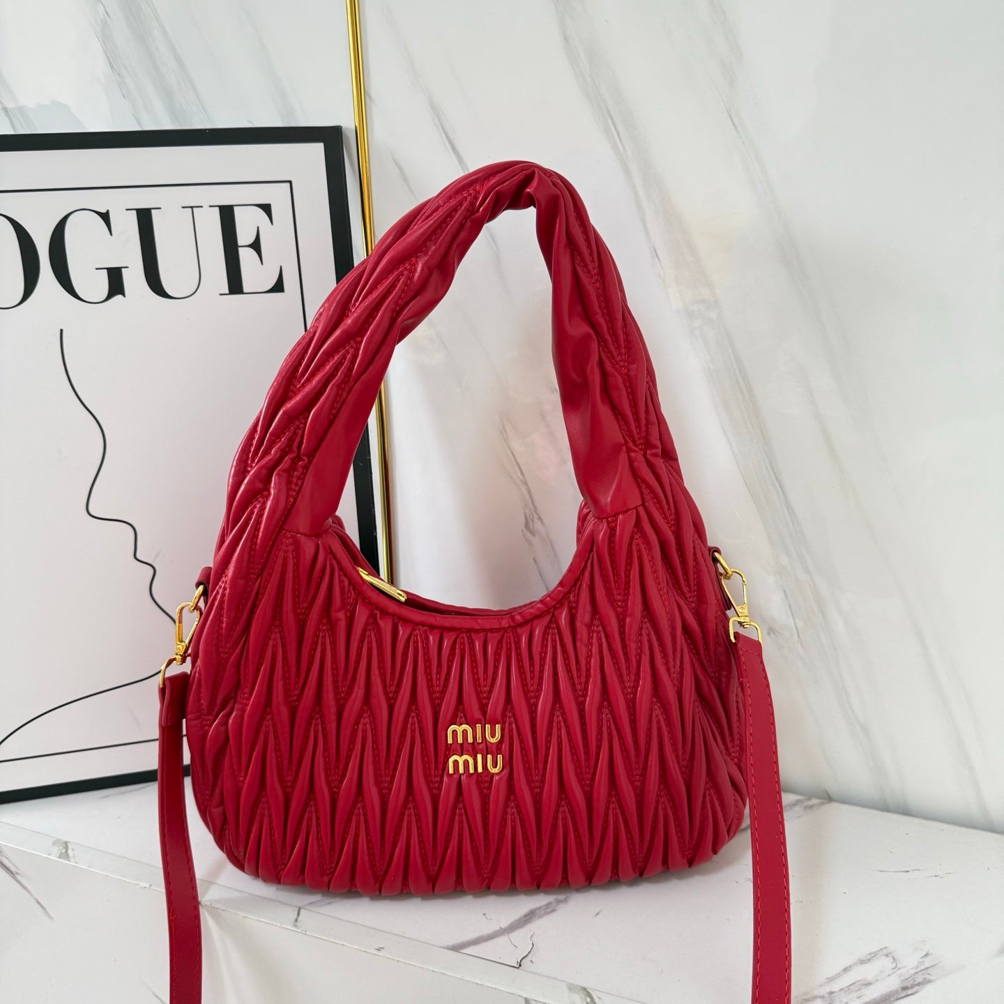 Stylish pleated handbag