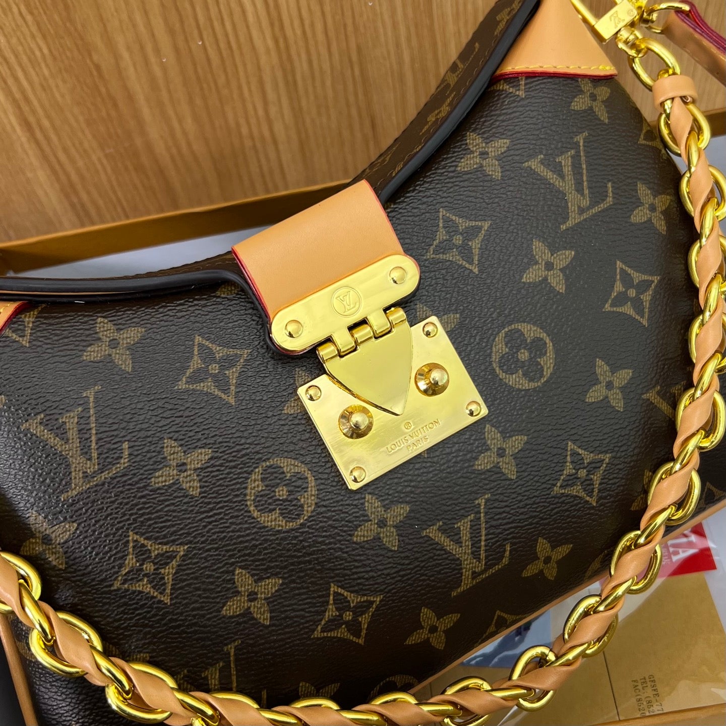 Casual and stylish single-shoulder bag