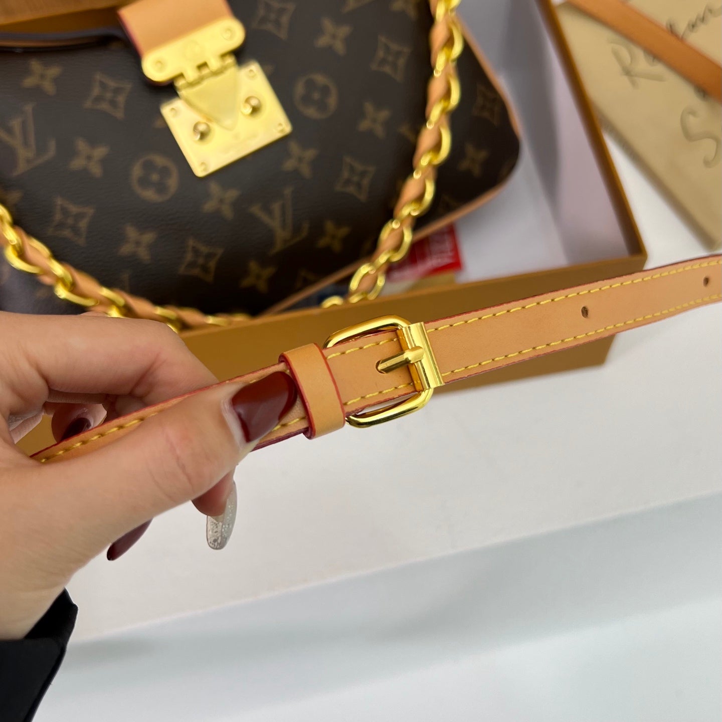 Casual and stylish single-shoulder bag