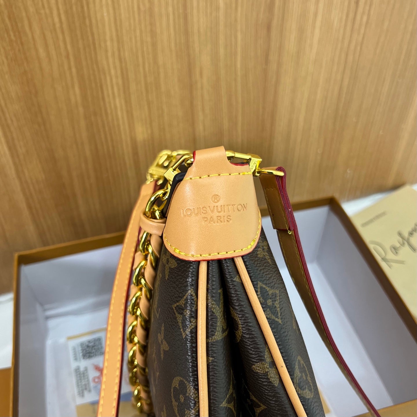 Casual and stylish single-shoulder bag
