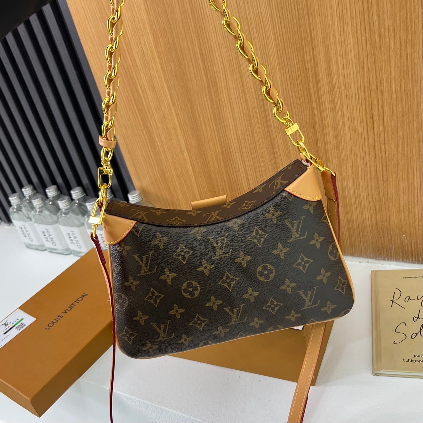 Casual and stylish single-shoulder bag
