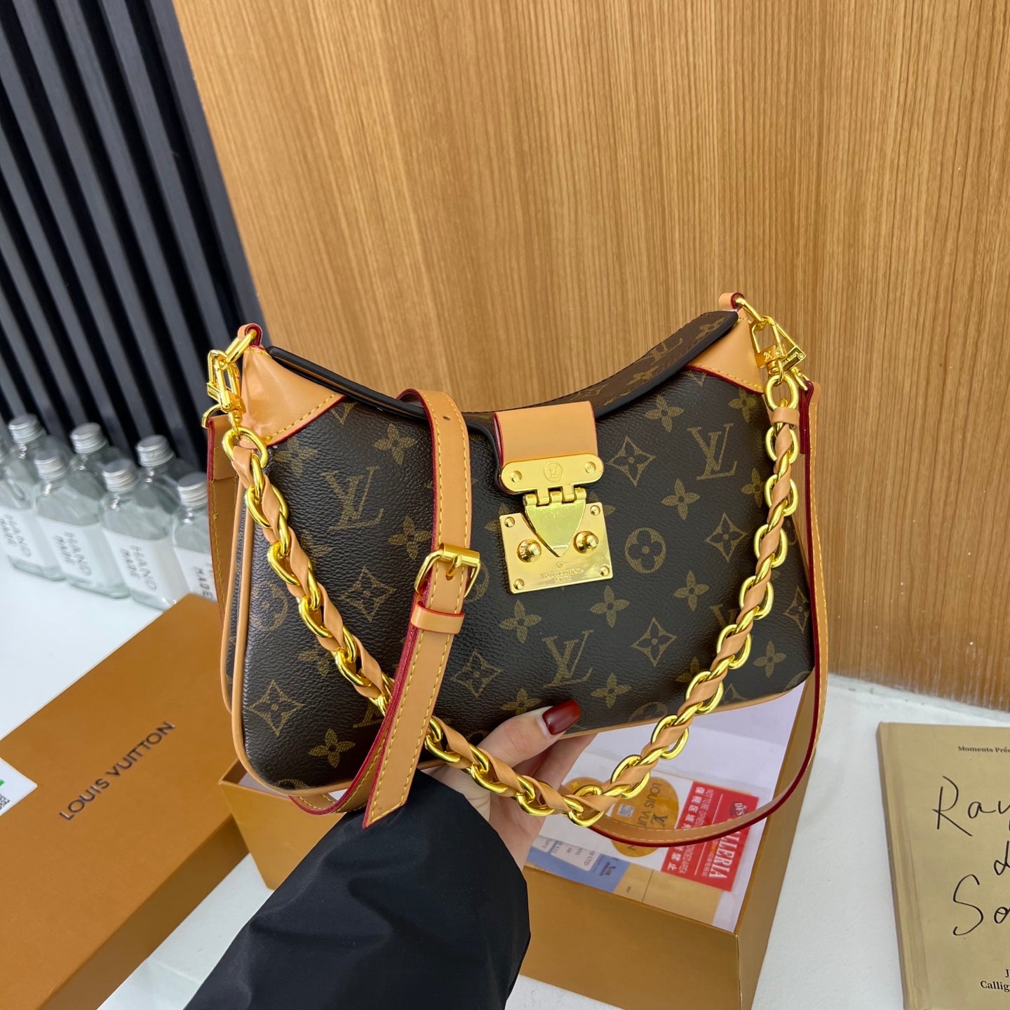 Casual and stylish single-shoulder bag
