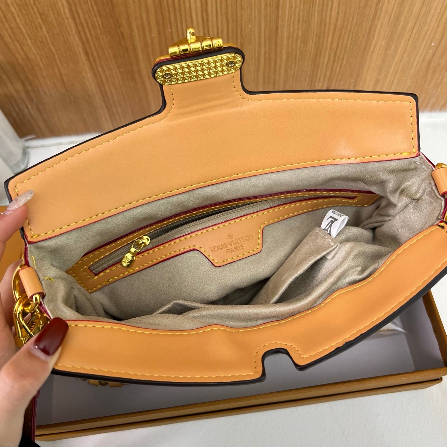 Casual and stylish single-shoulder bag