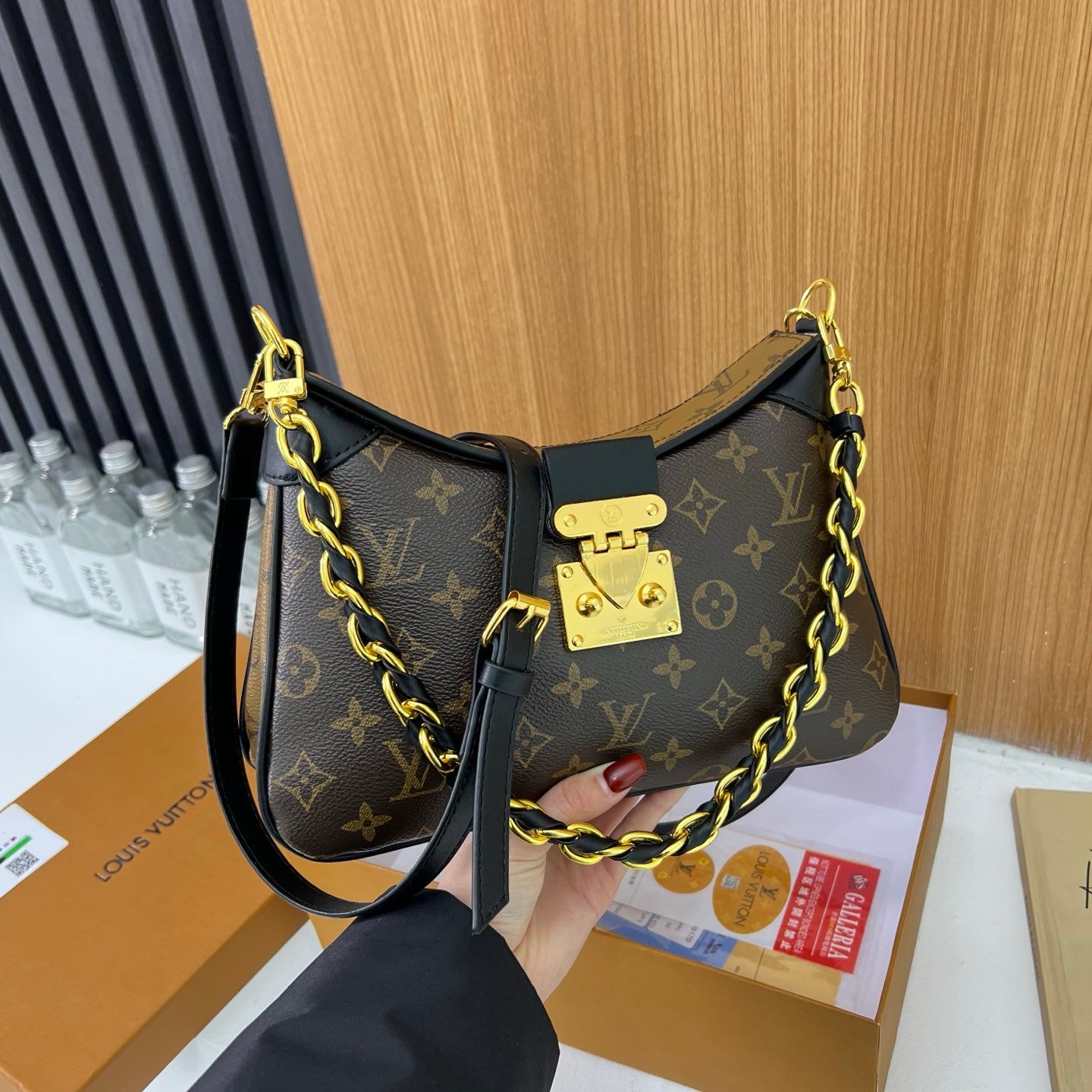 Casual and stylish single-shoulder bag