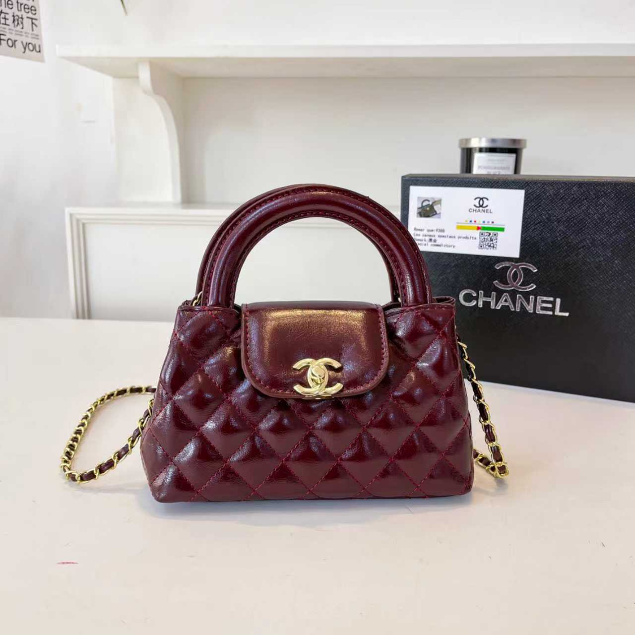 Stylish and simple handbag