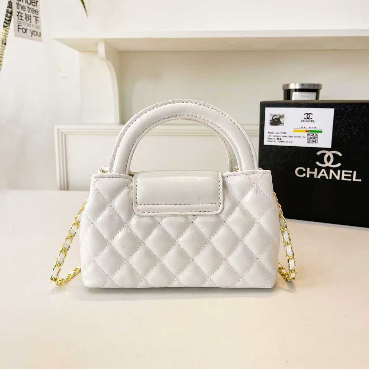 Stylish and simple handbag