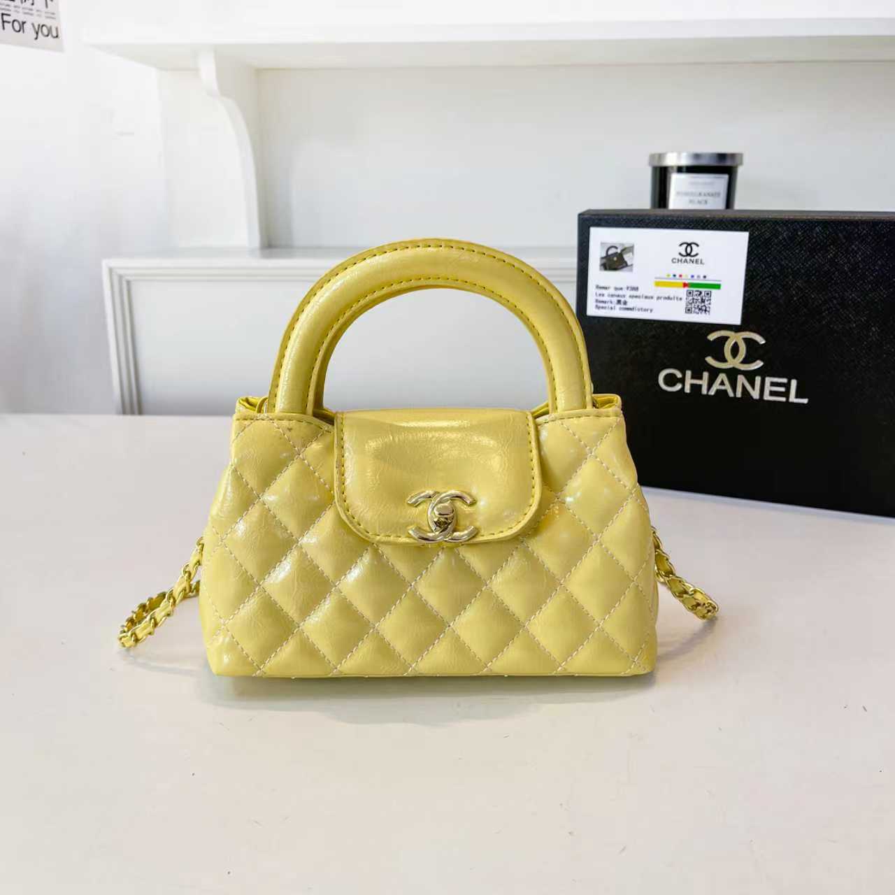 Stylish and simple handbag