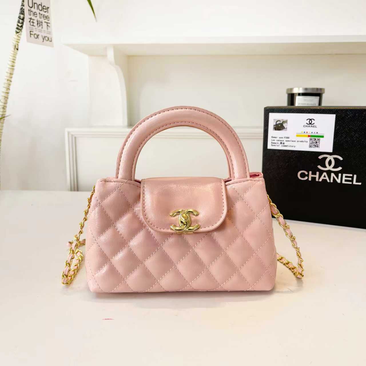 Stylish and simple handbag