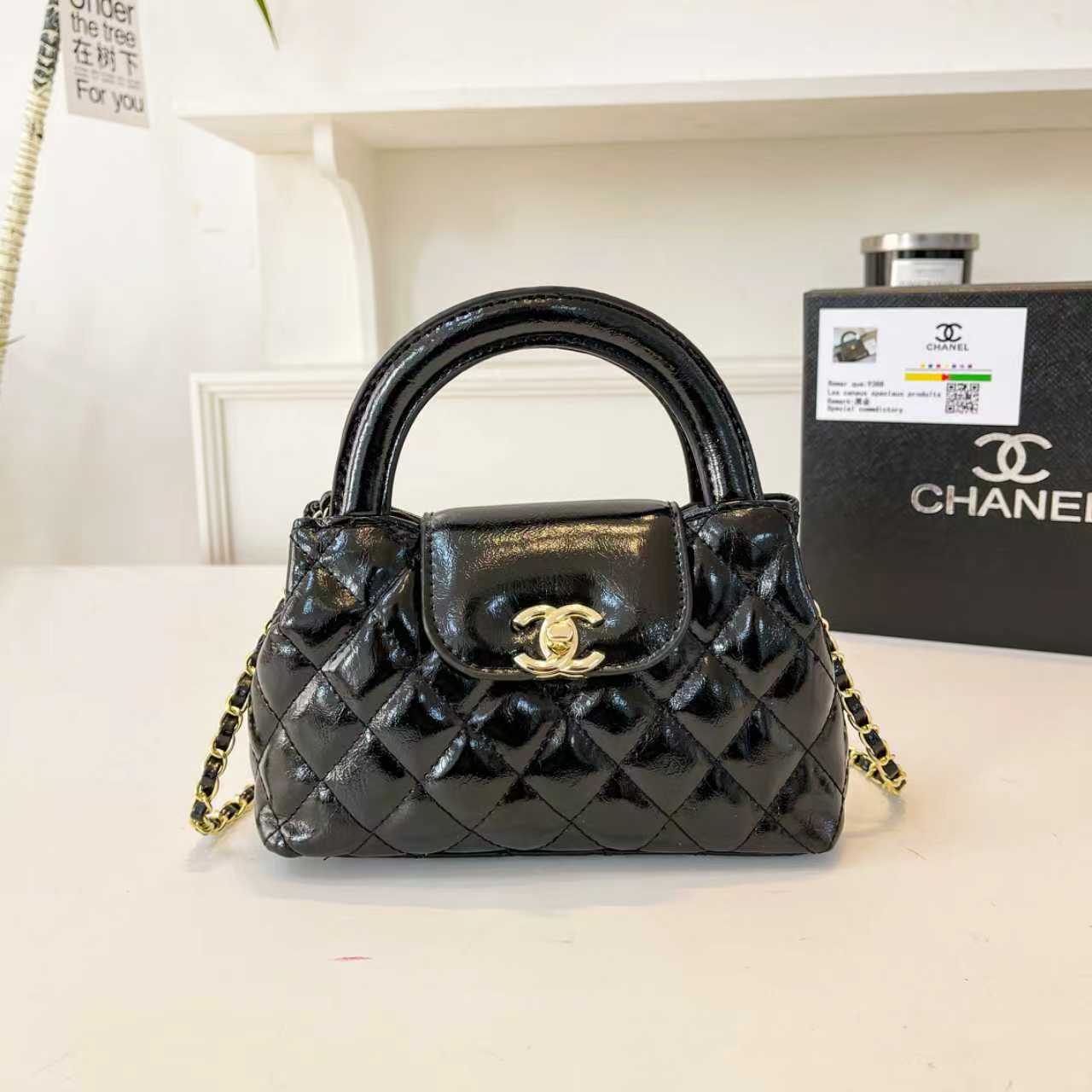 Stylish and simple handbag