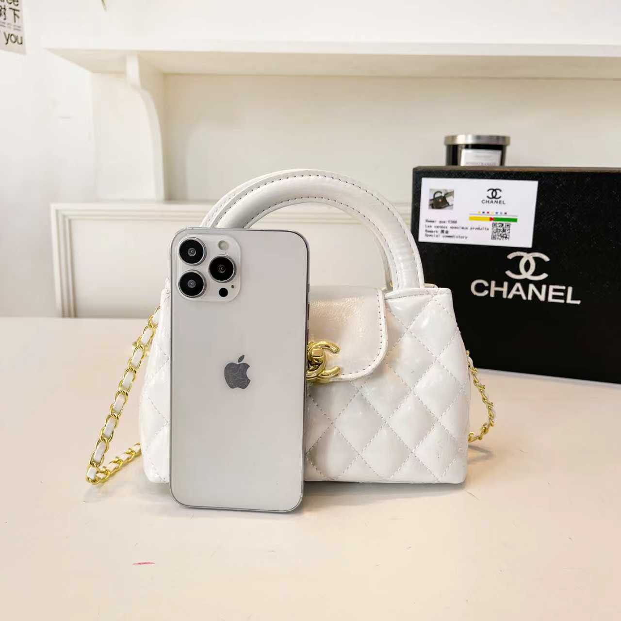 Stylish and simple handbag