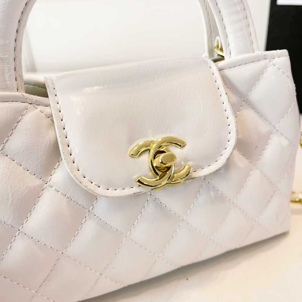 Stylish and simple handbag