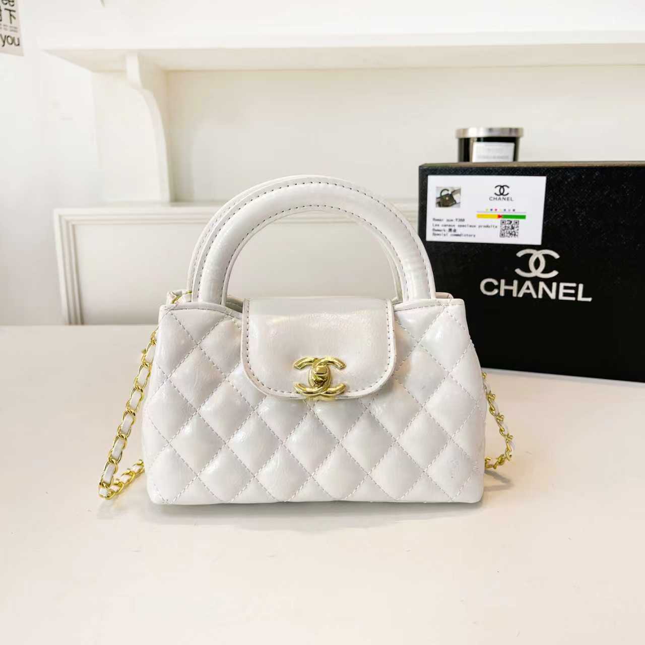 Stylish and simple handbag