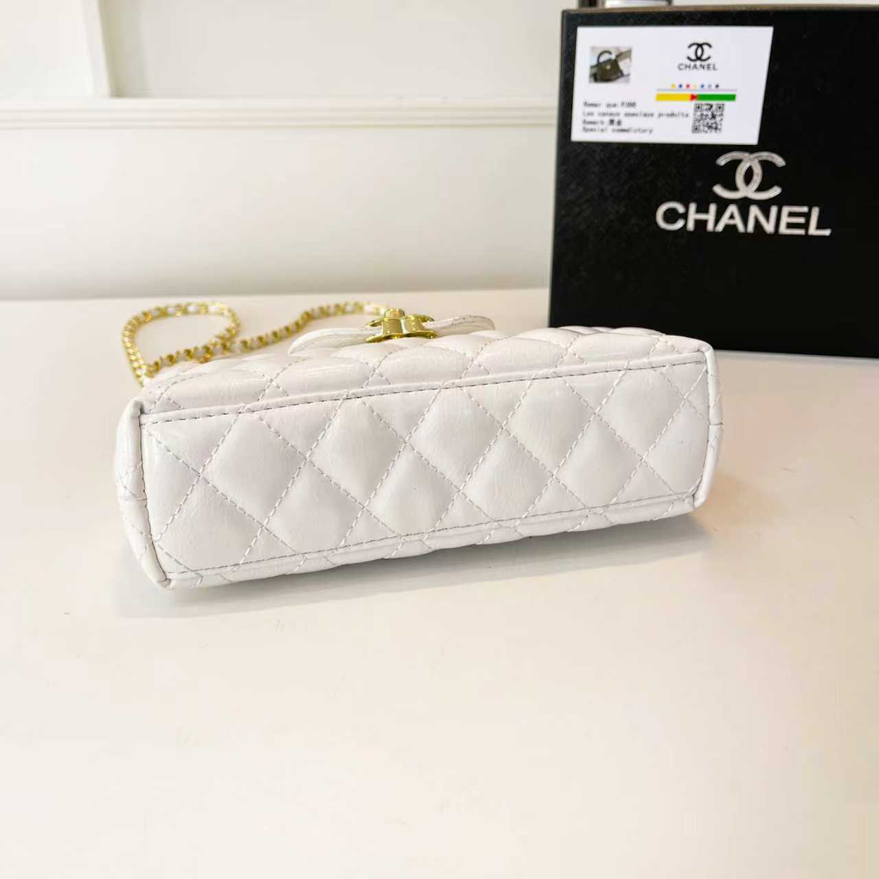 Stylish and simple handbag