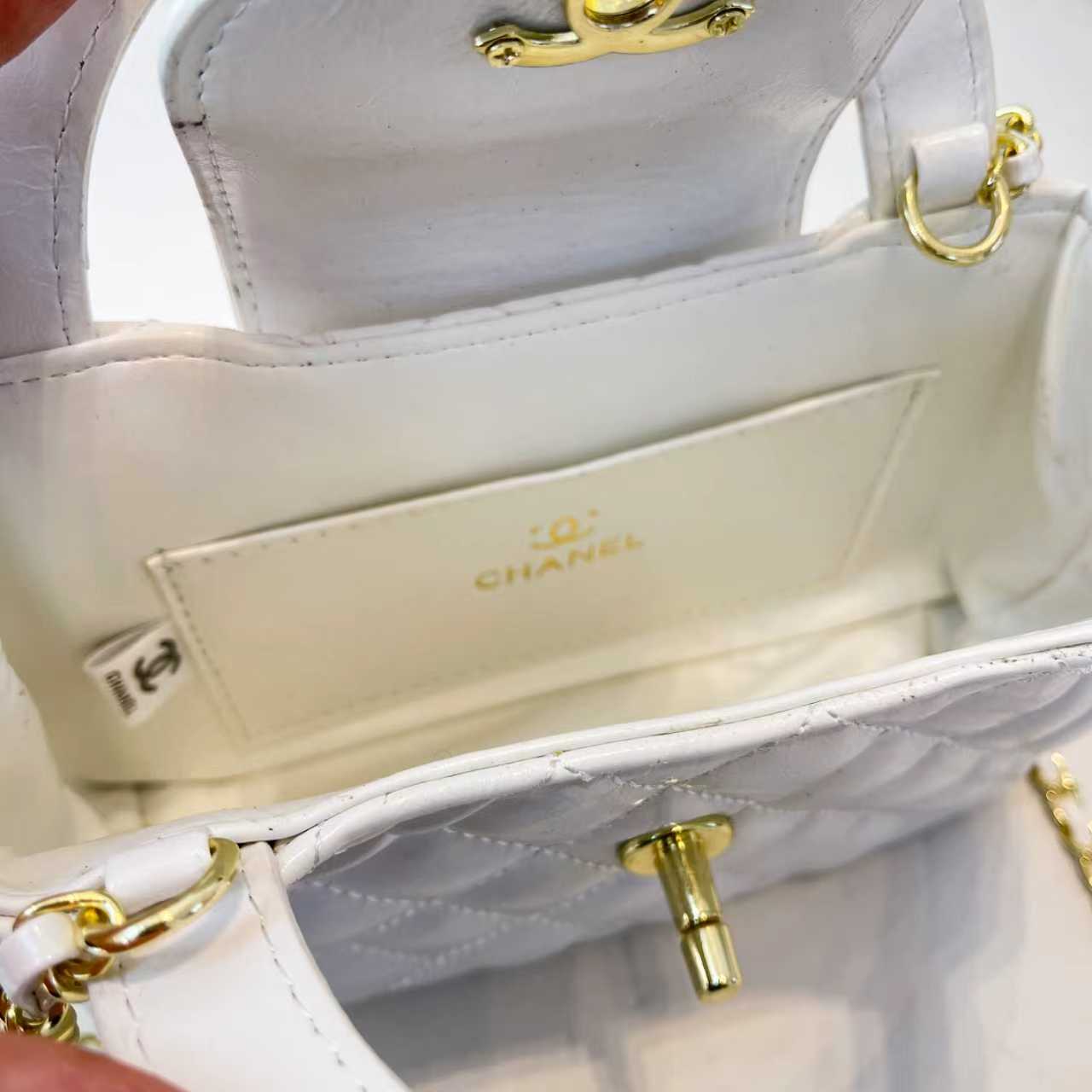 Stylish and simple handbag