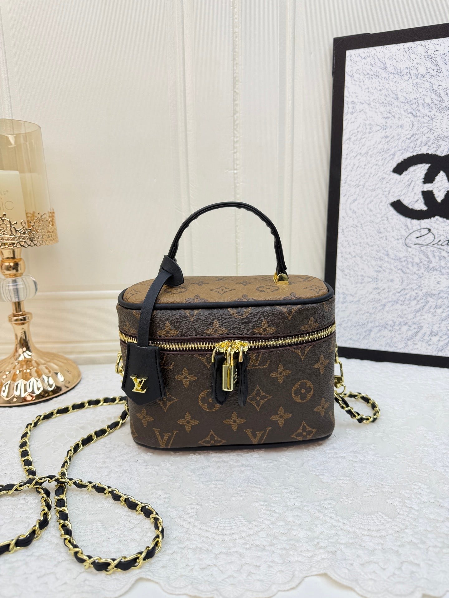 Vintage and versatile high-end shoulder bag