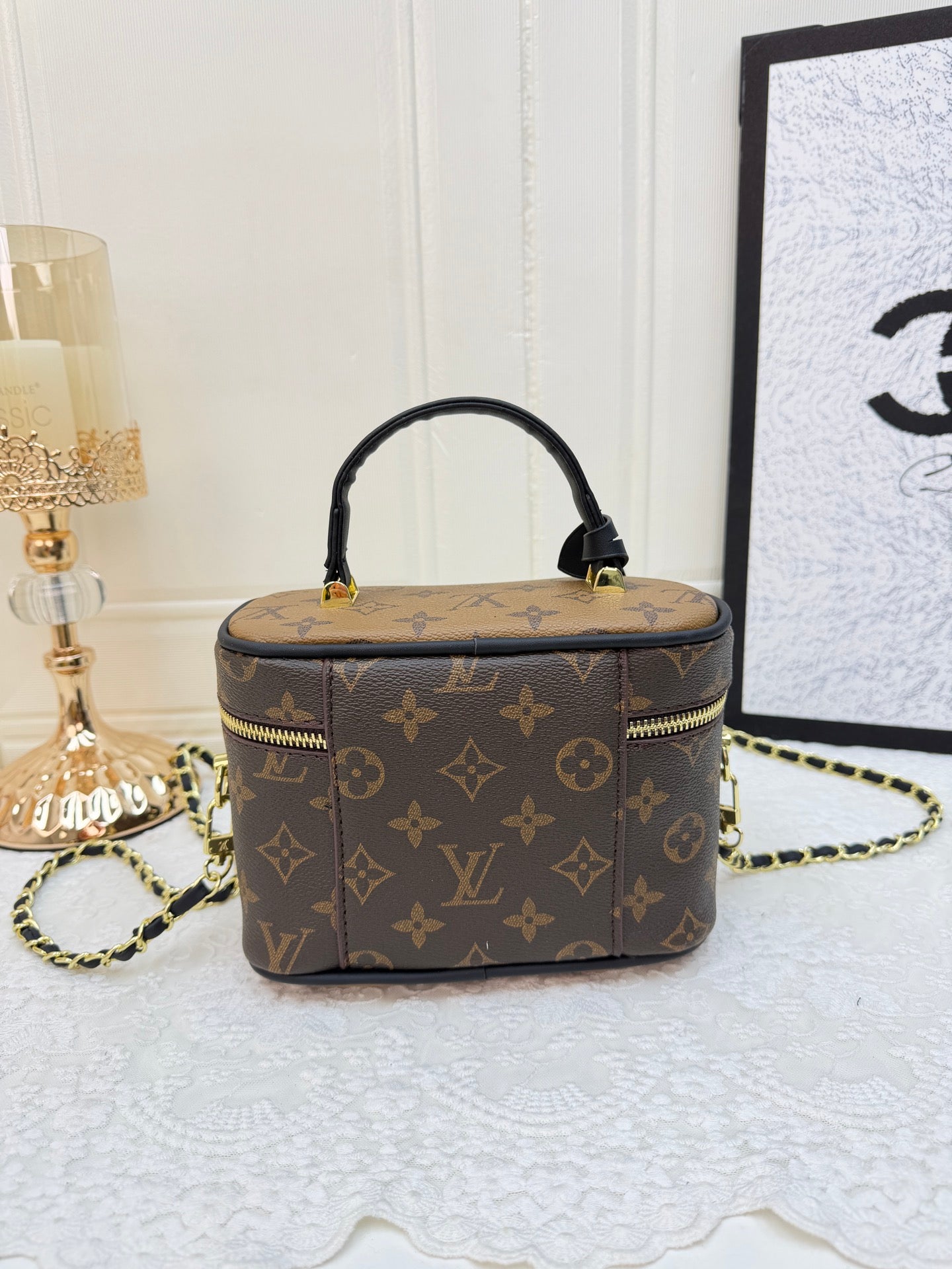 Vintage and versatile high-end shoulder bag