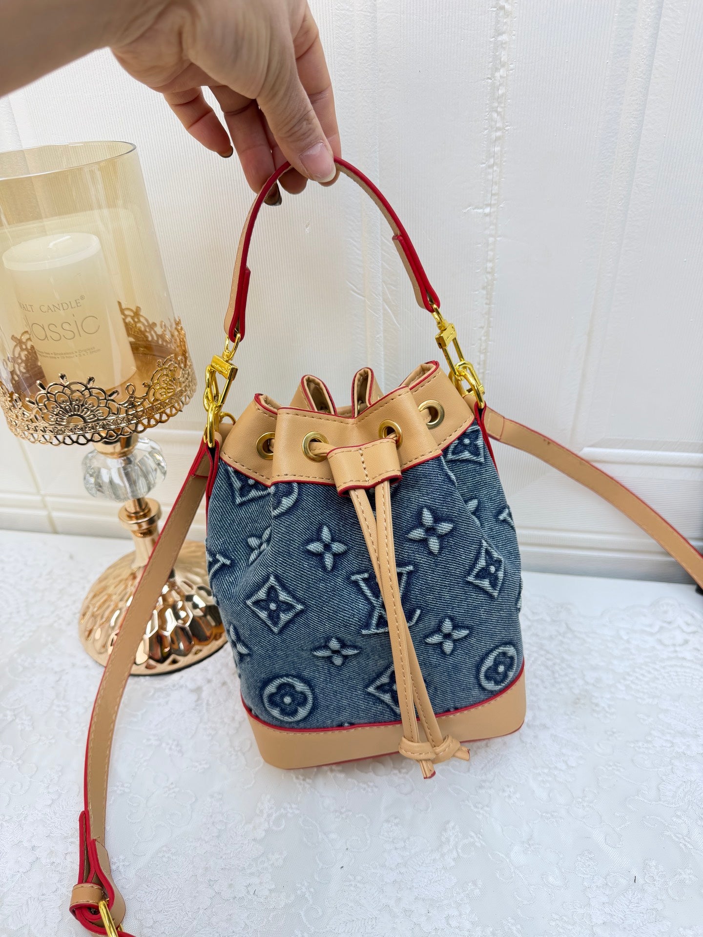 Classic bucket bag