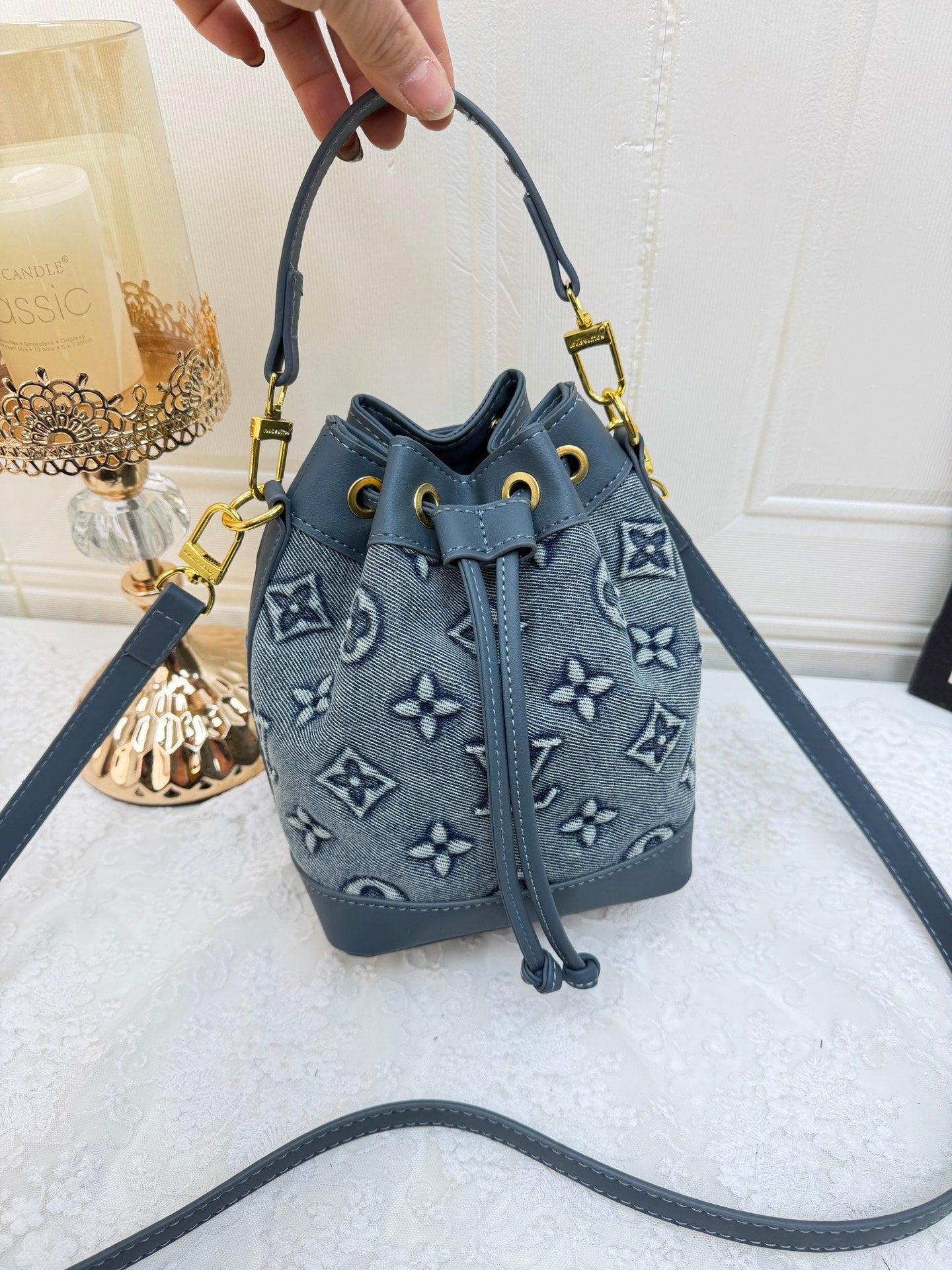 Classic bucket bag