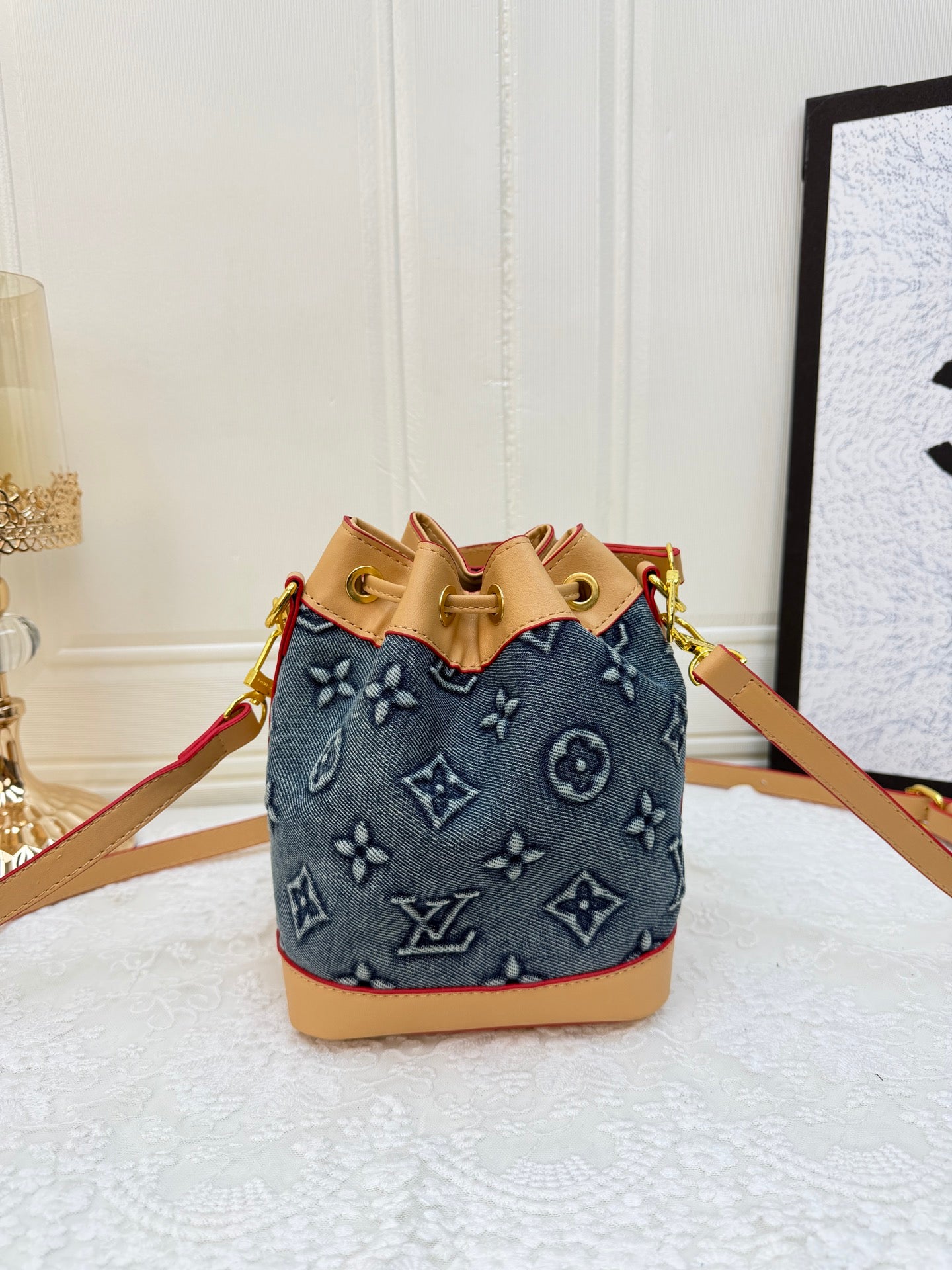 Classic bucket bag