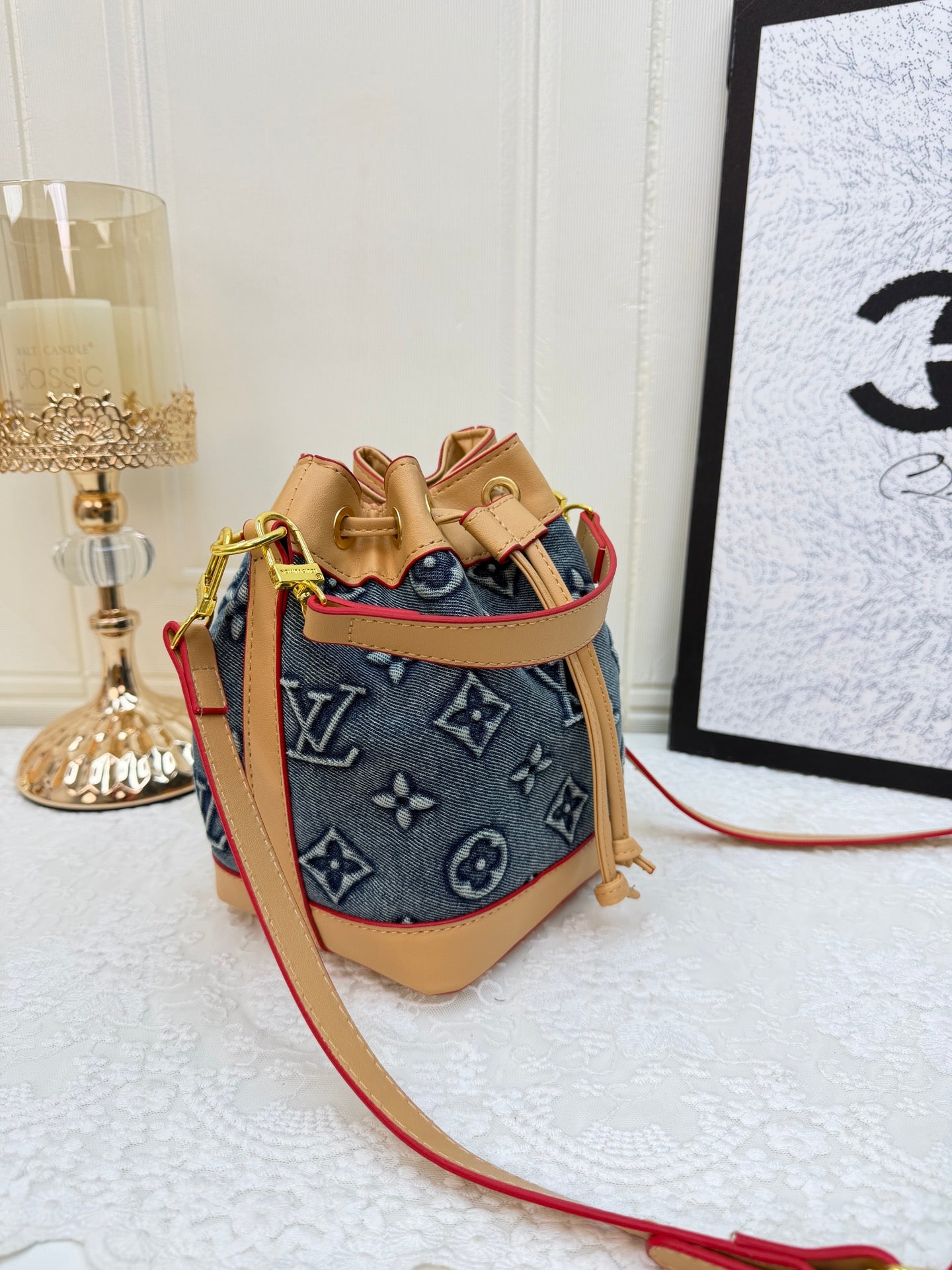 Classic bucket bag