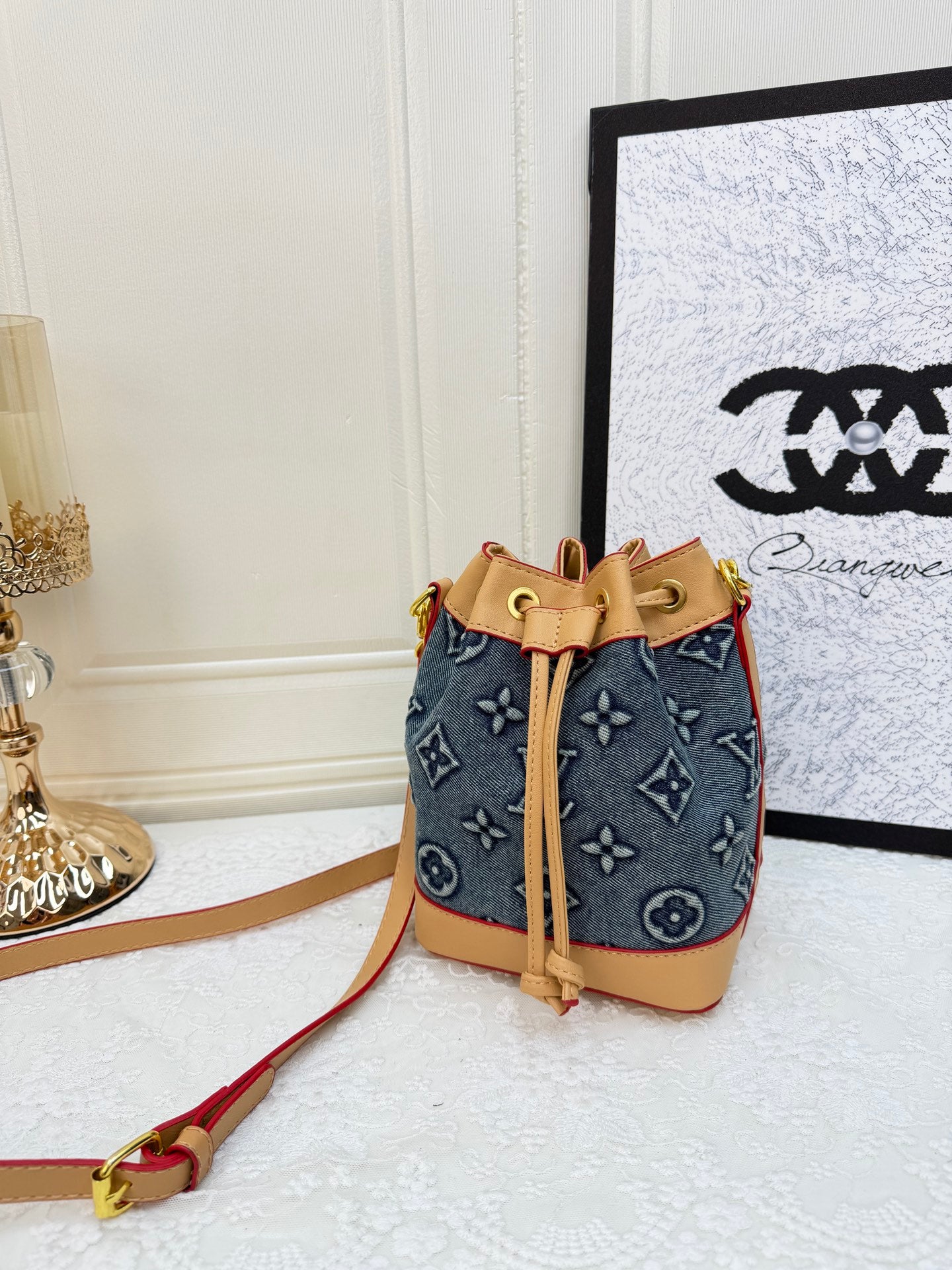 Classic bucket bag
