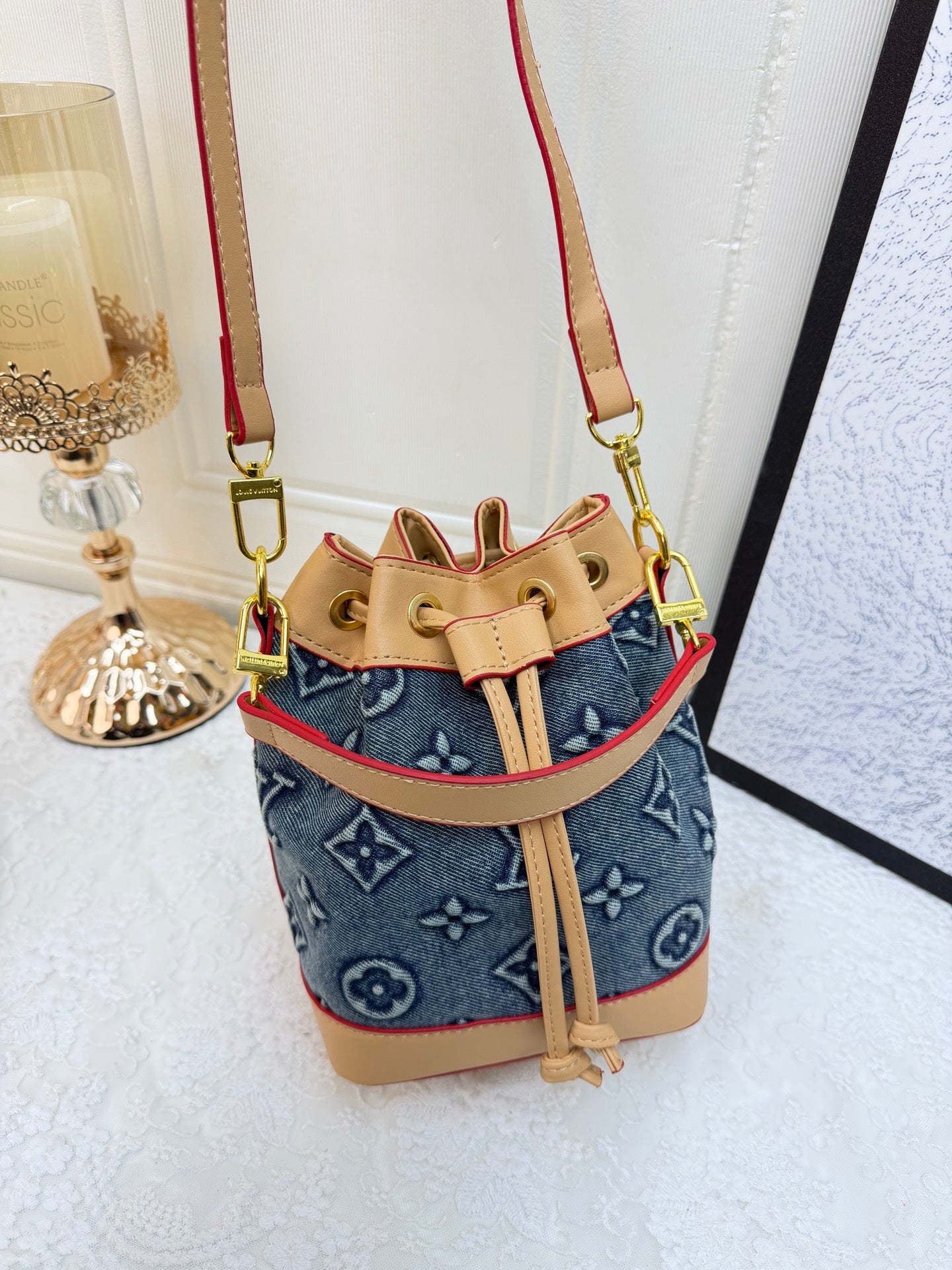 Classic bucket bag