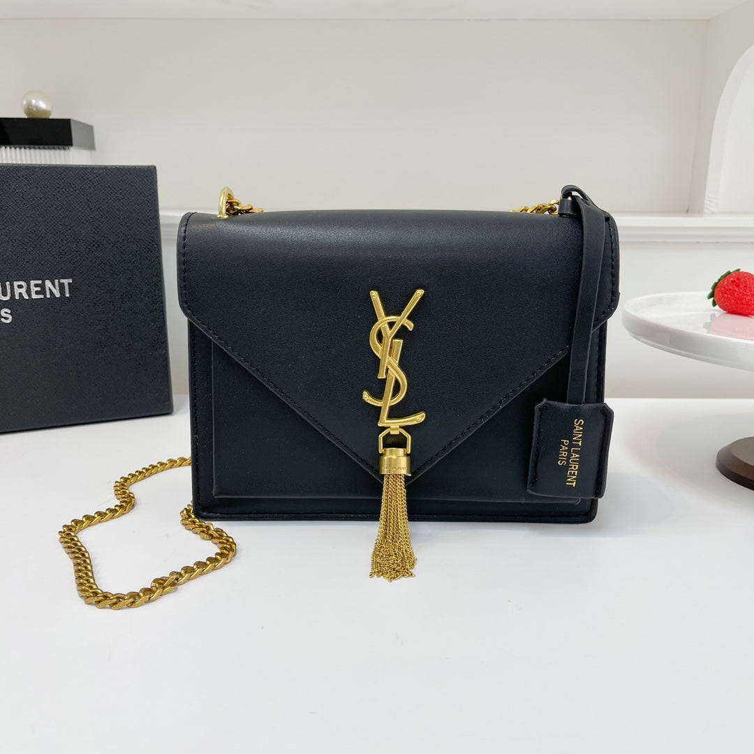 Stylish and simple small square bag