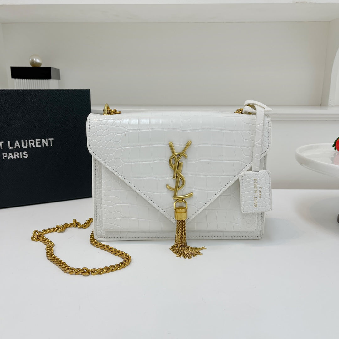 Stylish and simple small square bag