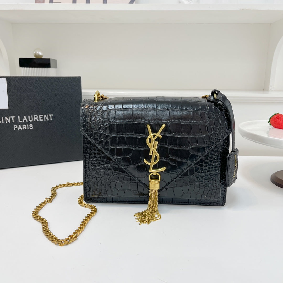 Stylish and simple small square bag