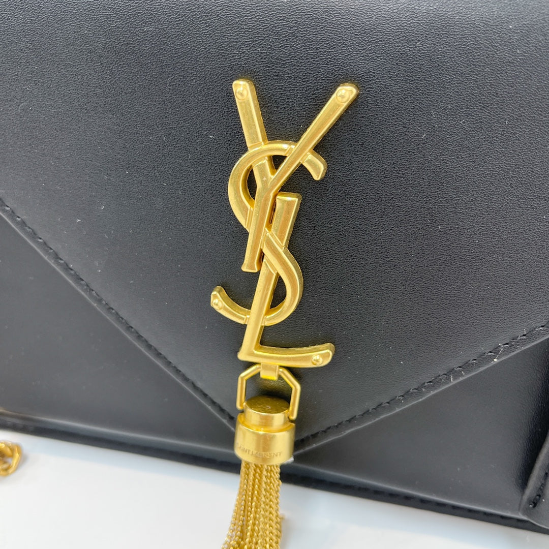 Stylish and simple small square bag