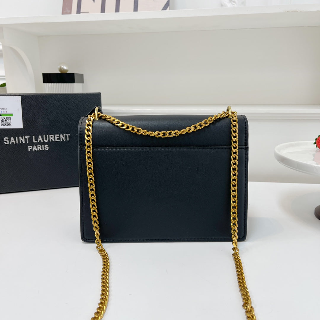 Stylish and simple small square bag