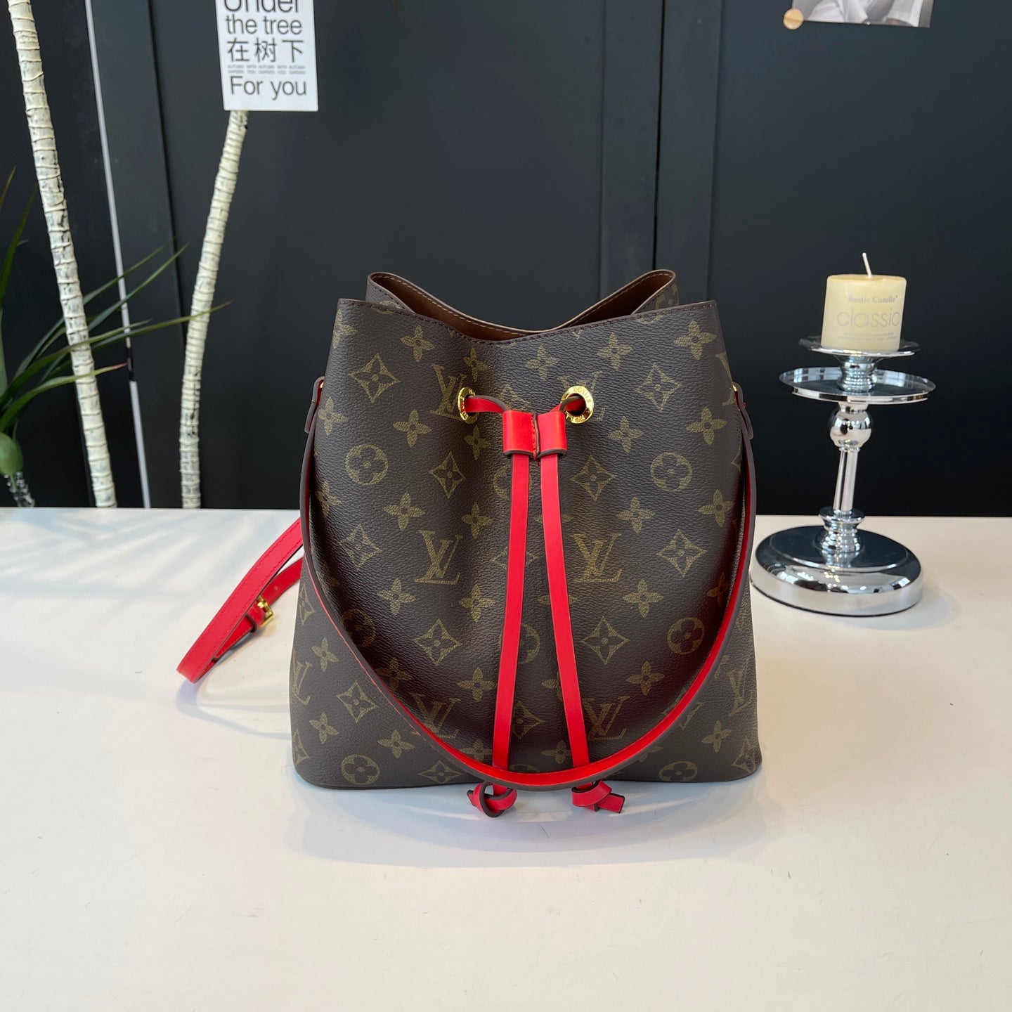 Simple and stylish bucket bag