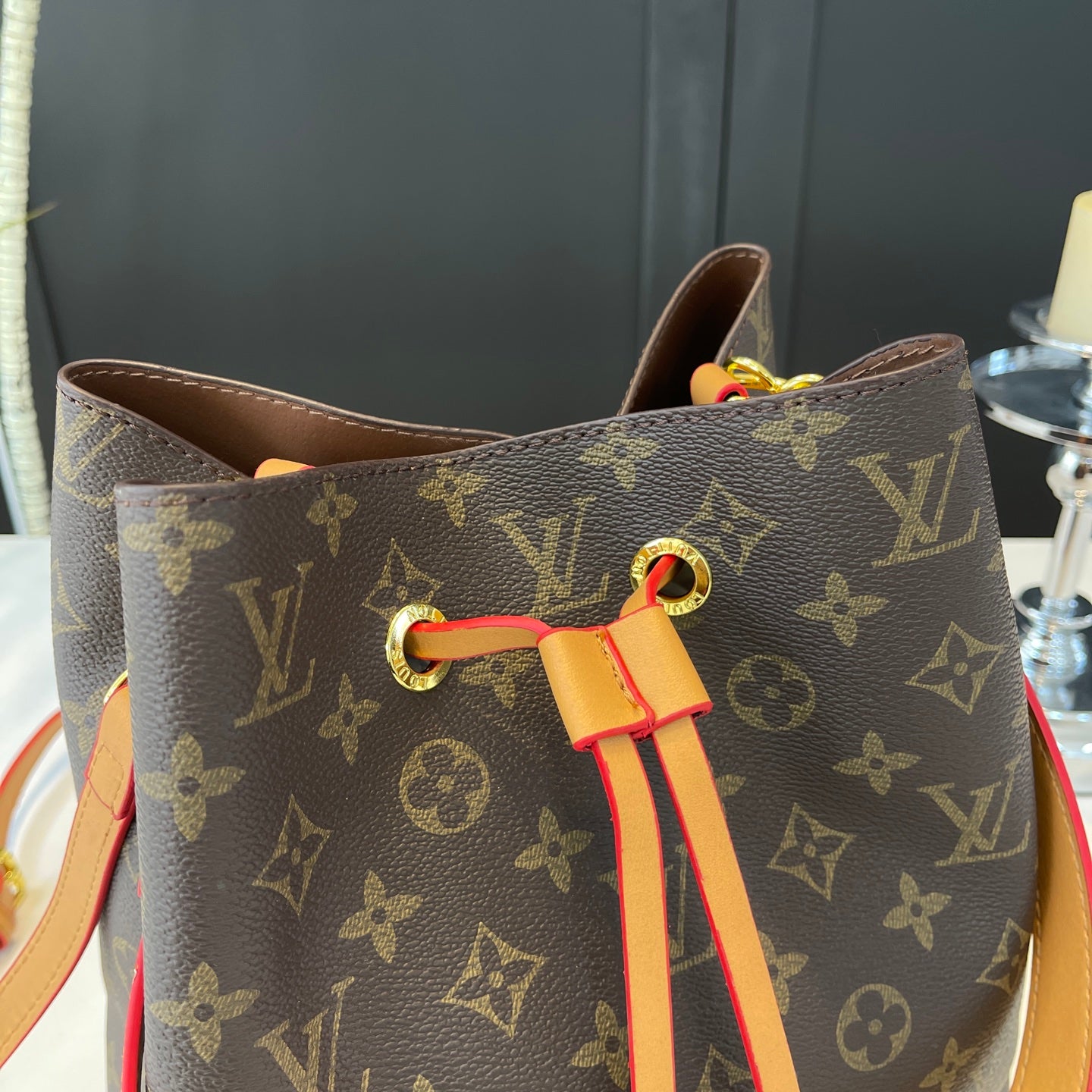 Simple and stylish bucket bag
