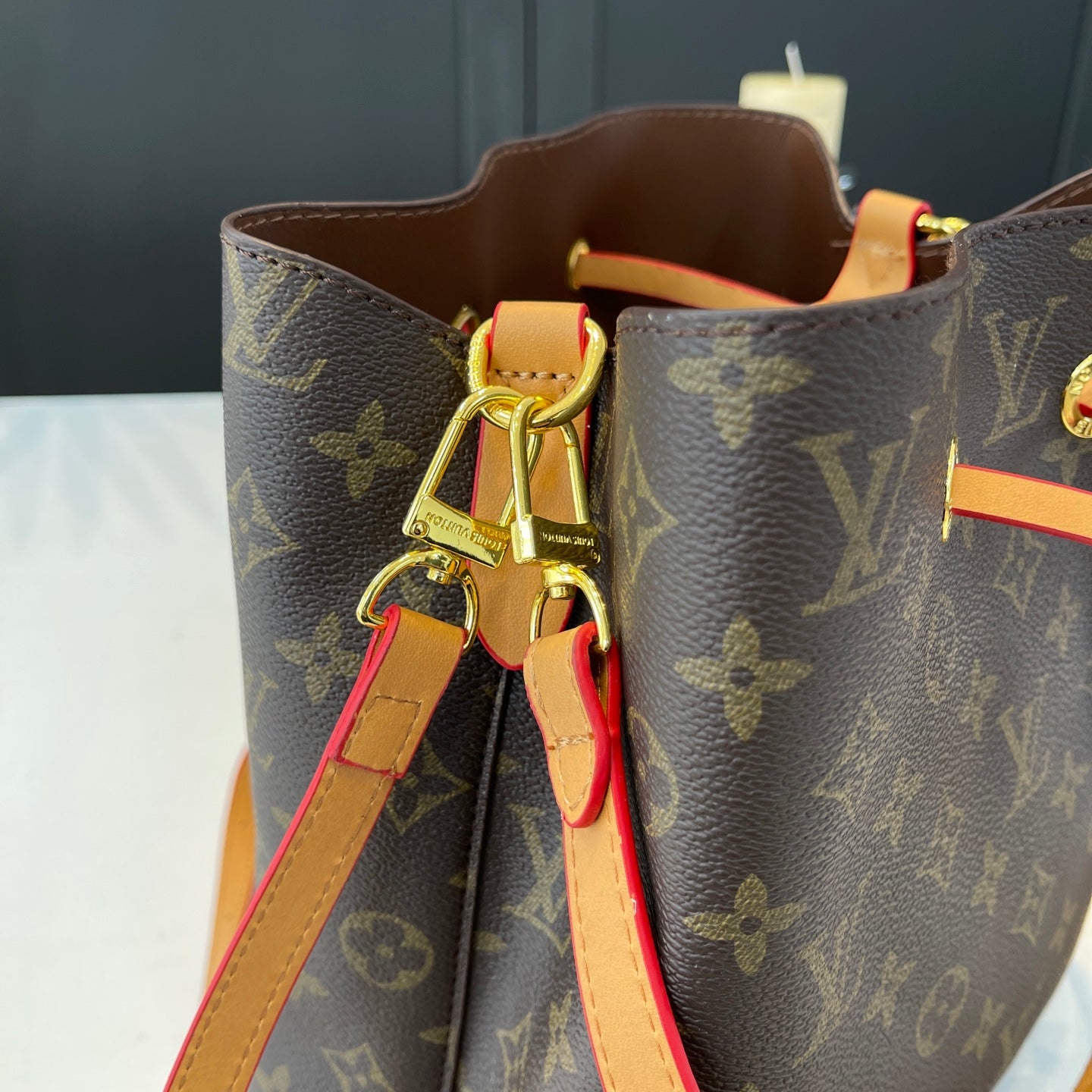 Simple and stylish bucket bag